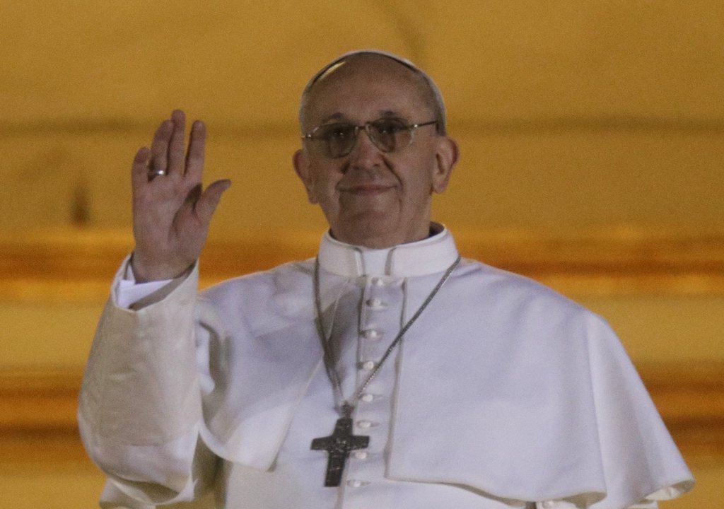 L'ex-cardinal argentin Jorge Mario Bergoglio s'appelle tout simplement le pape François et non François 1er comme initialement annoncé.