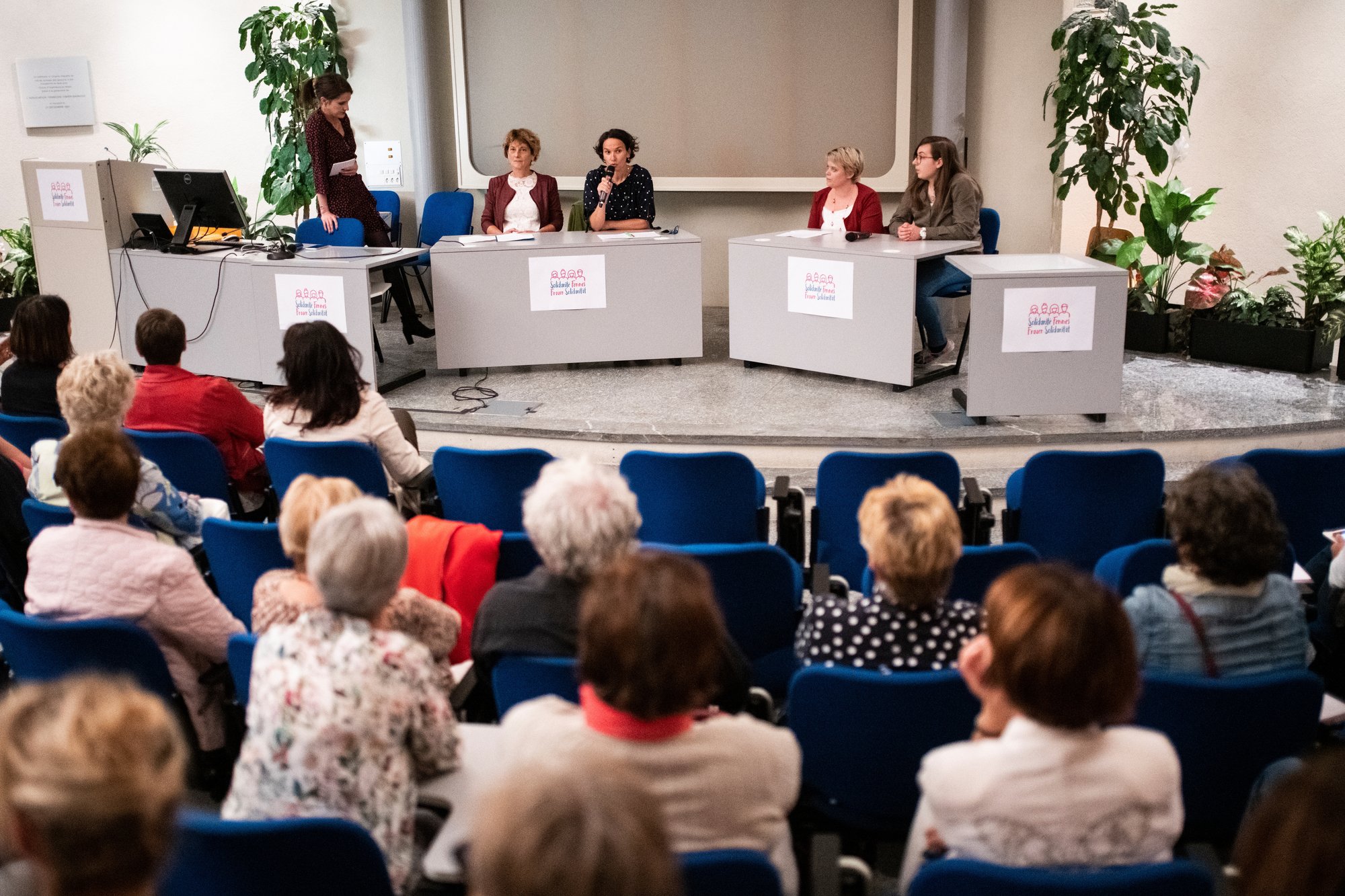 La soirée était organisée par Solidarité Femmes Valais et l'Office cantonal de l'égalité et de la famille. Elle avait pour but de mettre en avant les candidatures féminines aux élections fédérales.