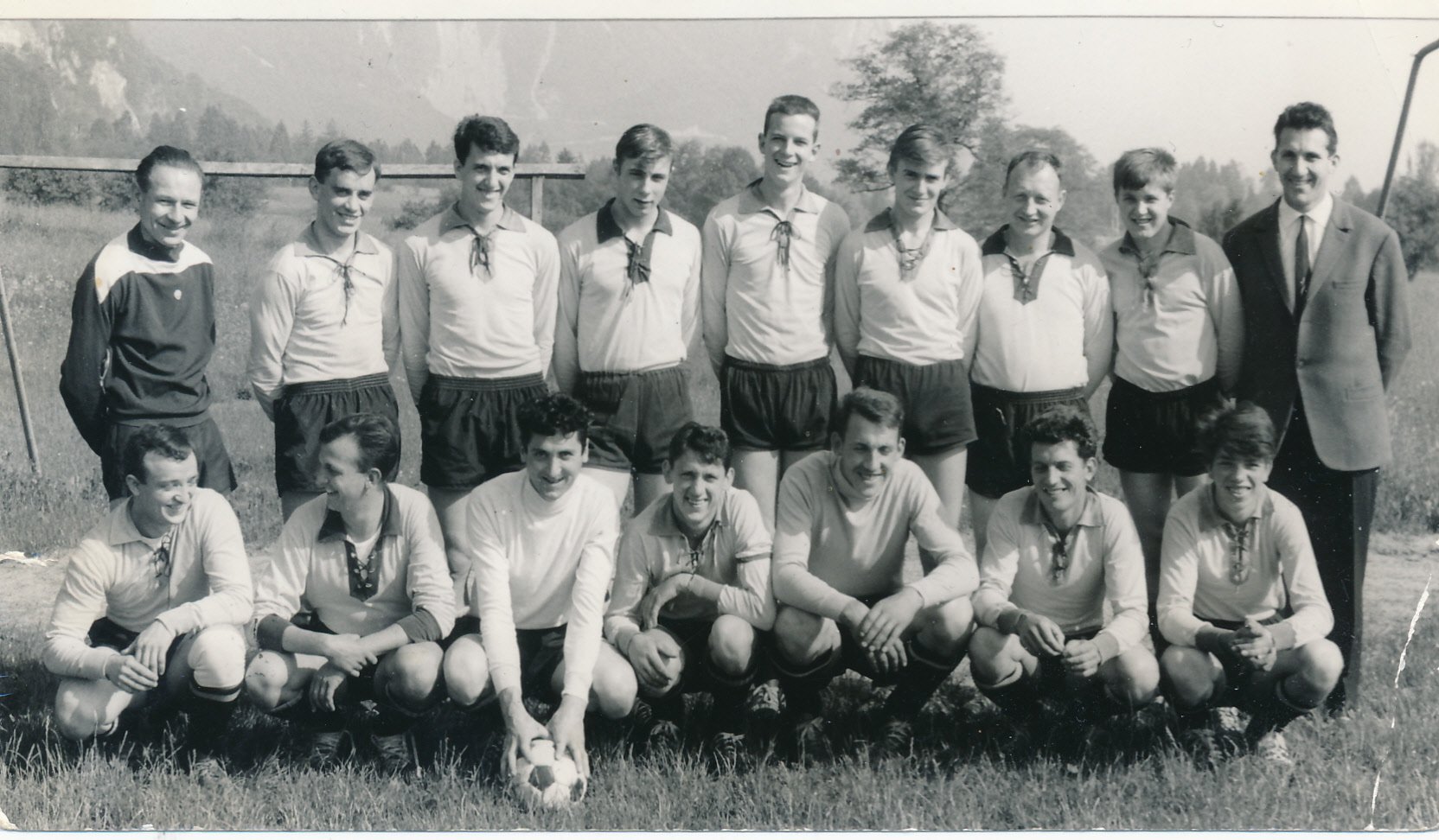 Pensionnaire de 4e ligue, le FC Vionnaz version 1964-1965, bat deux équipes de 2e ligue pour atteindre la demi-finale de la coupe valaisanne.