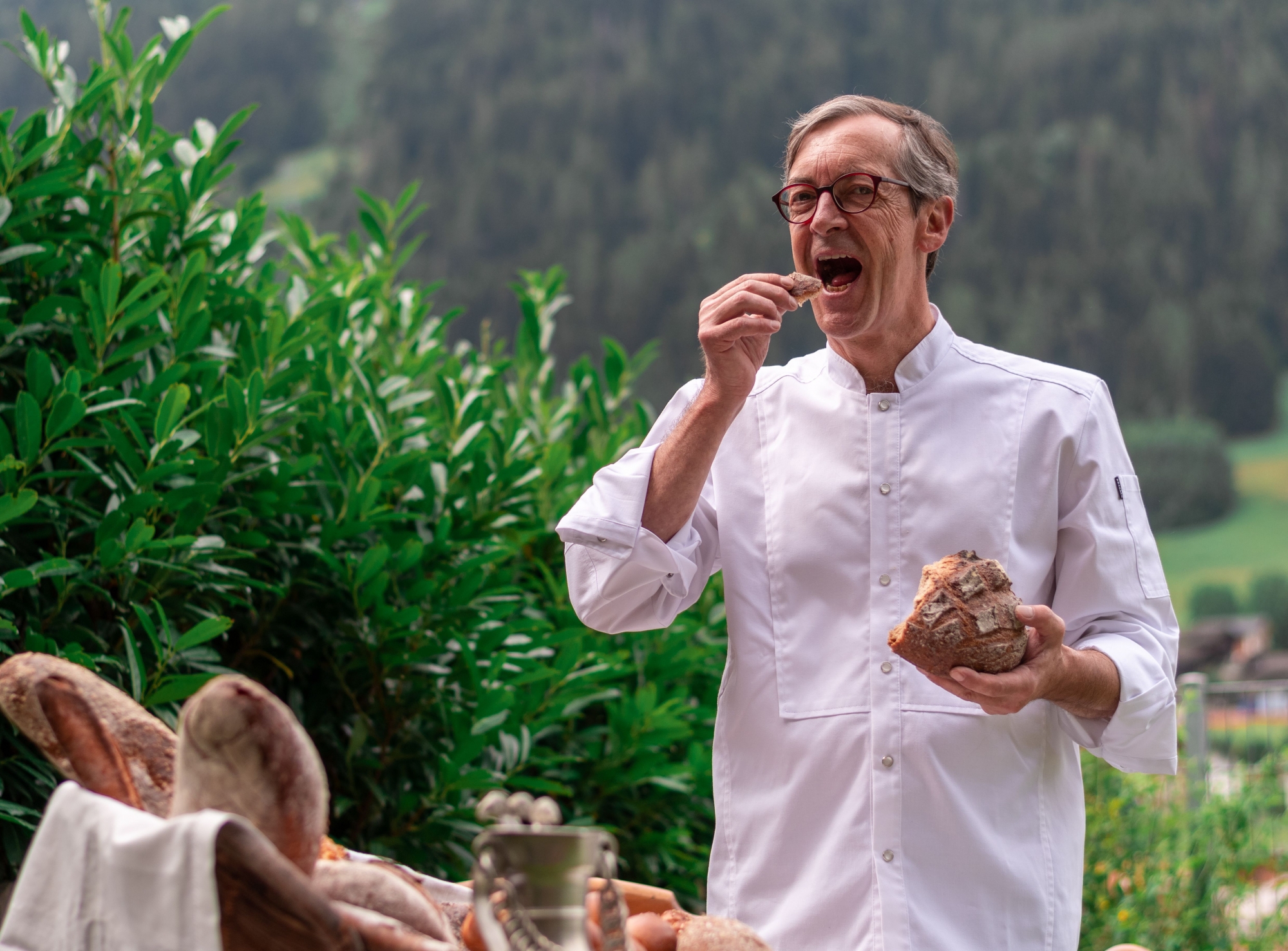 Charles-Henri Zuchuat nous fait découvrir l’utilisation du pain dans la cuisine alpine