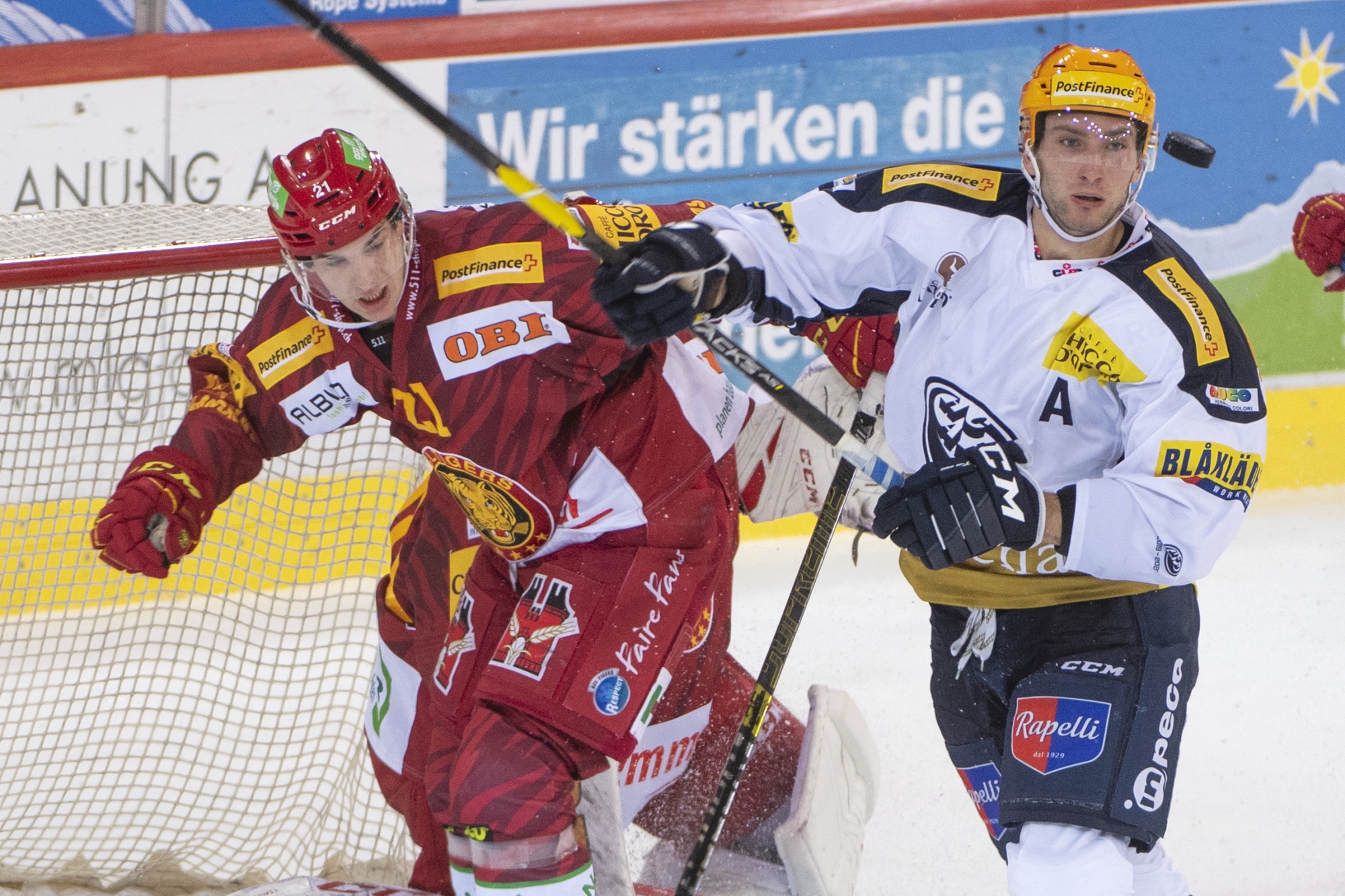 Raphael Kuonen (à gauche) a inscrit un but pour Langnau.