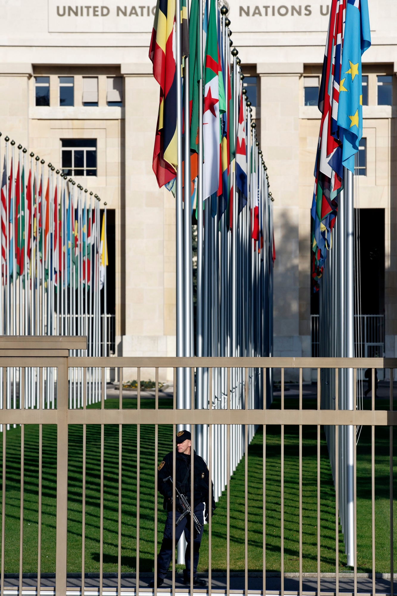 An UN security officer guards the area of the European headquarters of the United Nations due to a high level of alert, in Geneva, Switzerland, Thursday, December 10, 2015. Police in Switzerland are hunting for four terror suspects, according to reports. Police believe the men are linked to the Paris attacks in November. (KEYSTONE/Salvatore Di Nolfi) SWITZERLAND LEVEL VIGILANCE ATTACK