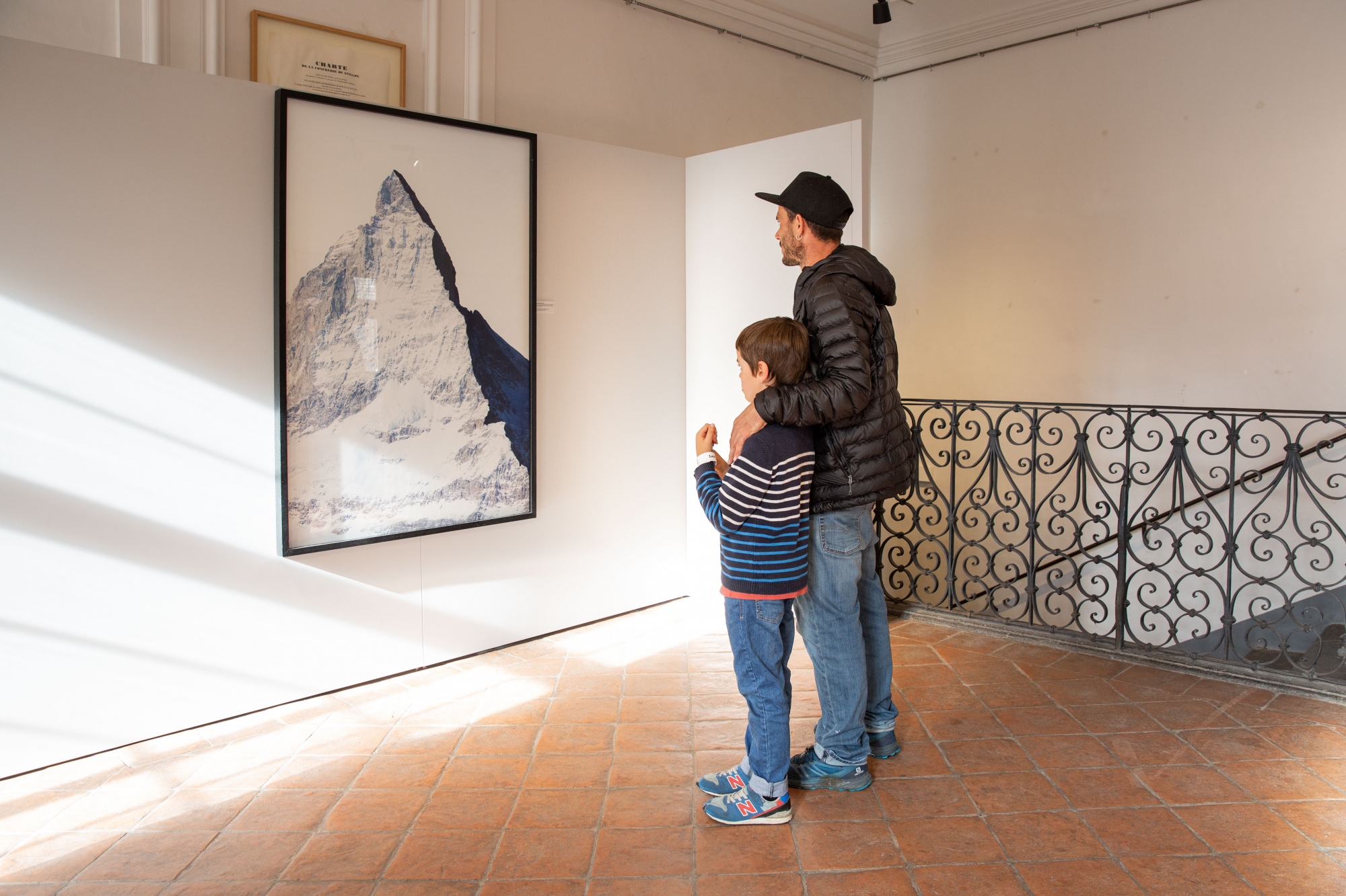 Les visiteurs ont pu admirer des photographies et des peintures lors du Salon de la montagne.