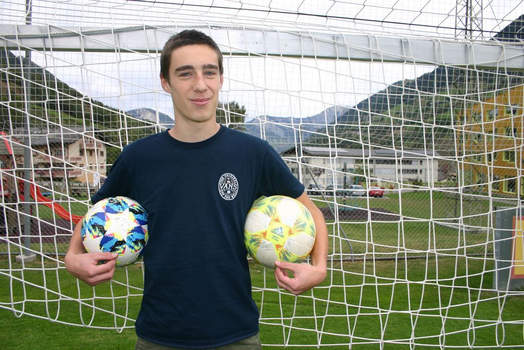 Théo Tornay, un fada de ballon rond qui évolue dans les rangs du FC Orsières, en 4e ligue.