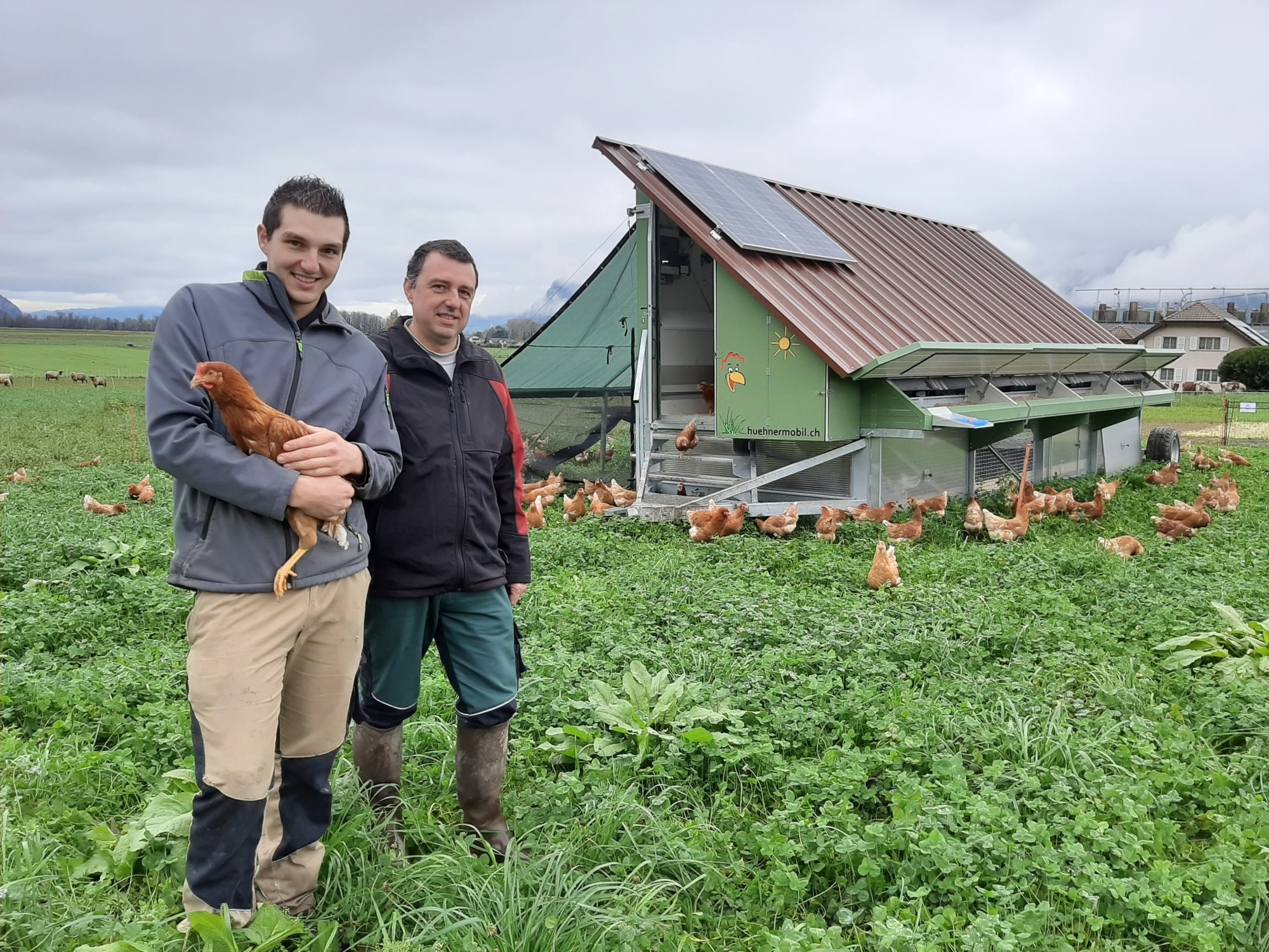 Sylvain Arlettaz et son papa Fabrice sont enchantés de cette installation innovante.