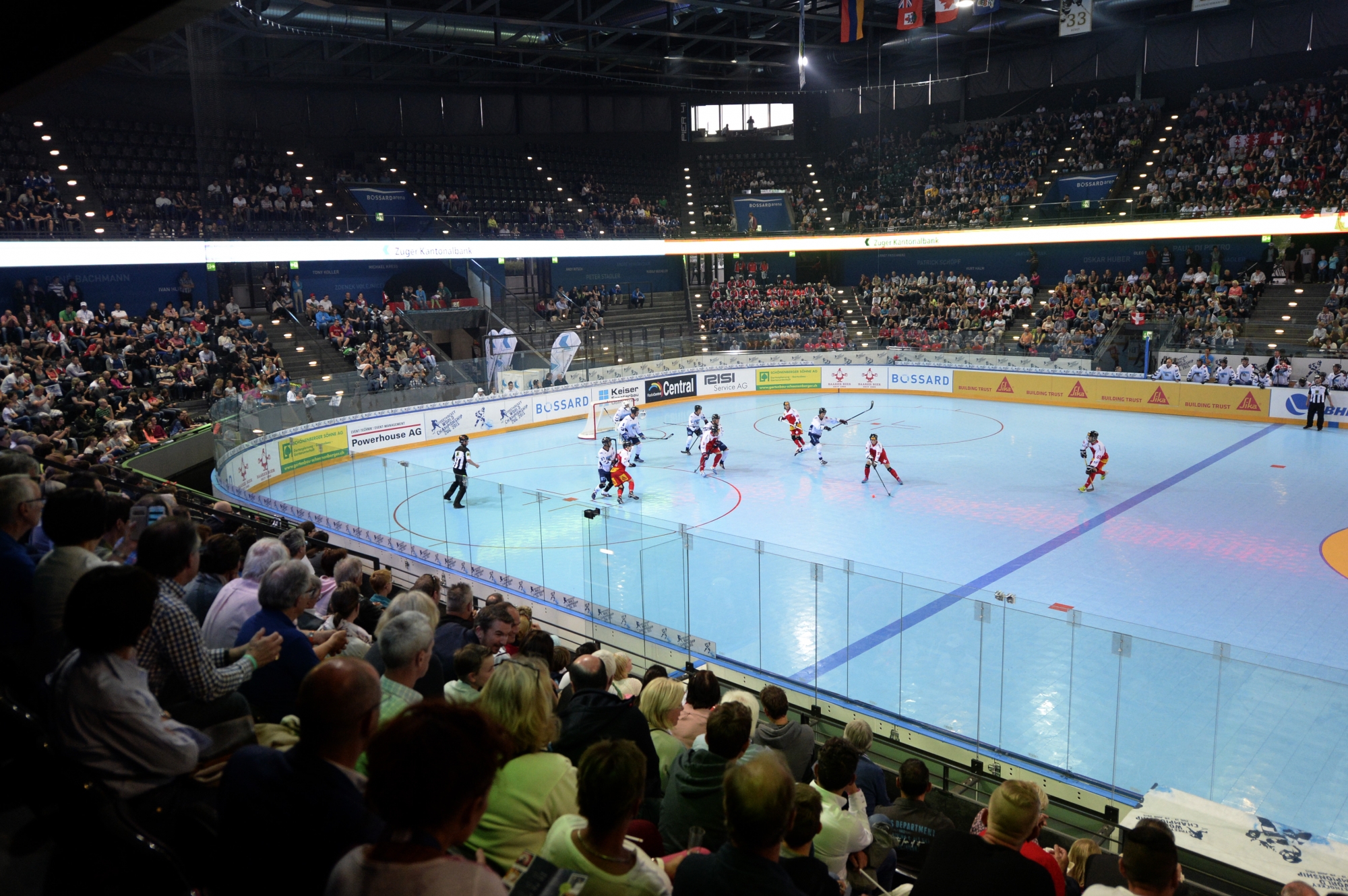 A l’image de la Bossard Arena de Zoug en 2015, la Lonza Arena de Viège se transformera en terrain de street-hockey en juin prochain.  