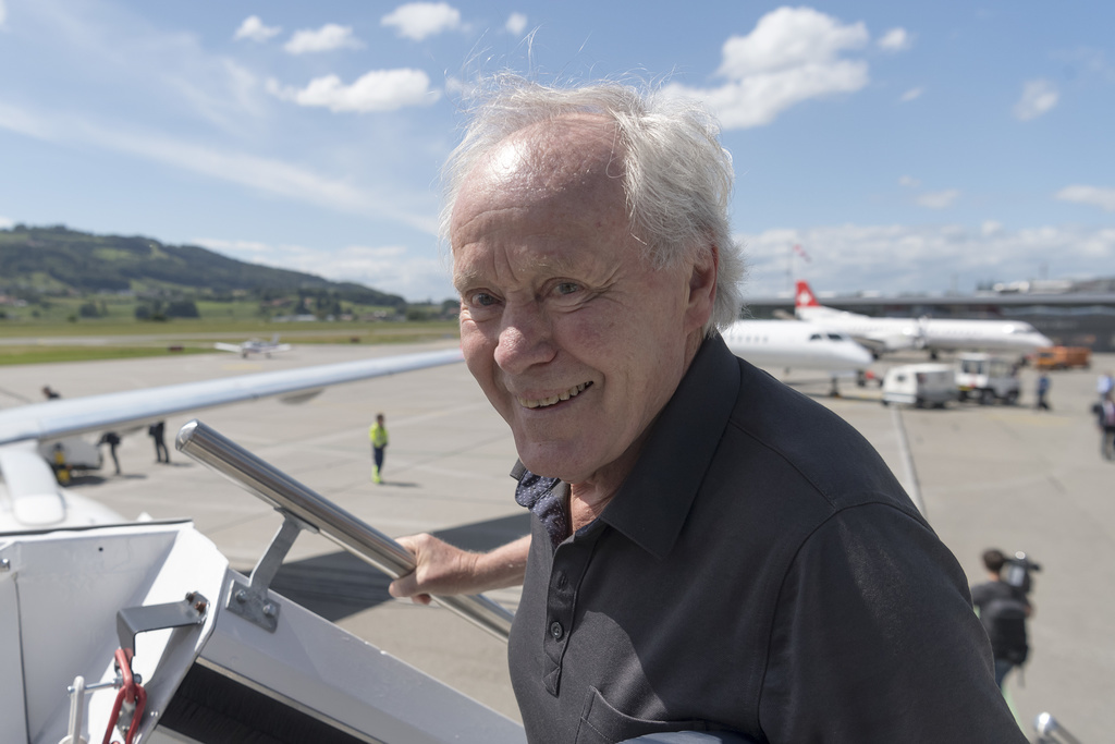 Switzerland's former head coach Koebi Kuhn on his departure at the airport Bern Belp in Switzerland, on Wednesday, June 7, 2017. Switzerland is scheduled to play a 2018 Fifa World Cup Russia group B qualification soccer match against the Faroe Islands on Friday, June 9, 2017. (KEYSTONE/Georgios Kefalas)