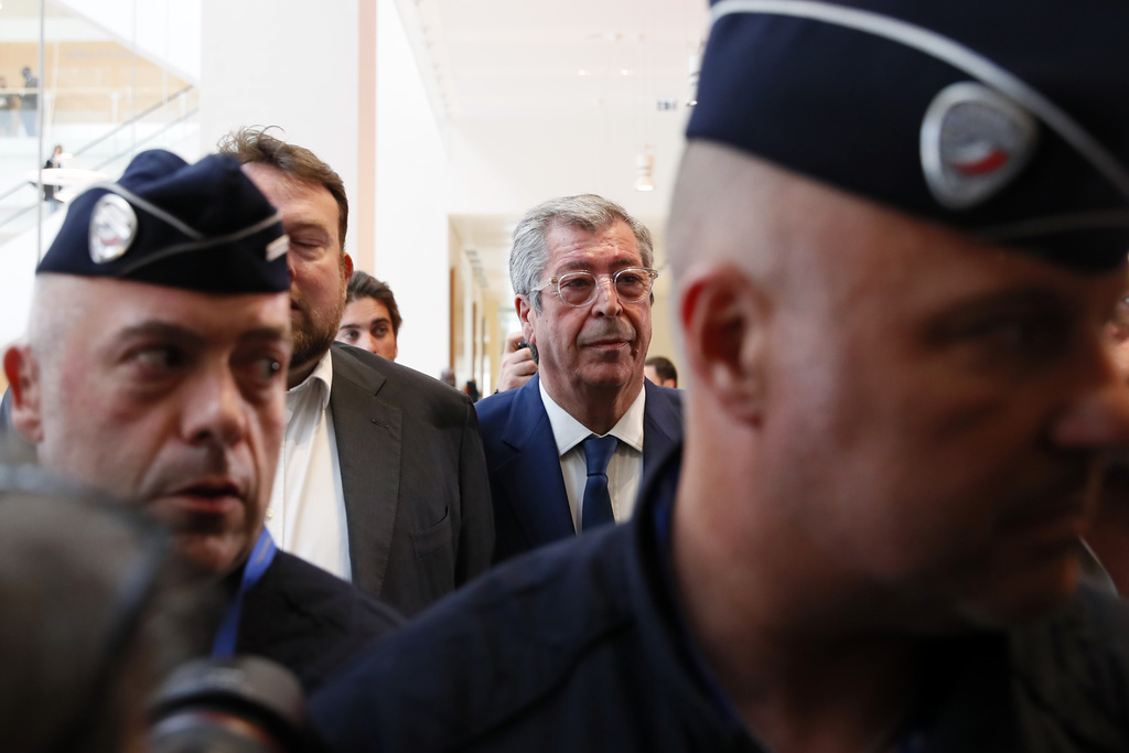 Le politicien français Patrick Balkany a été condamné deux fois: à quatre ans de prison pour fraude fiscale puis à cinq ans de prison pour blanchiment aggravé.