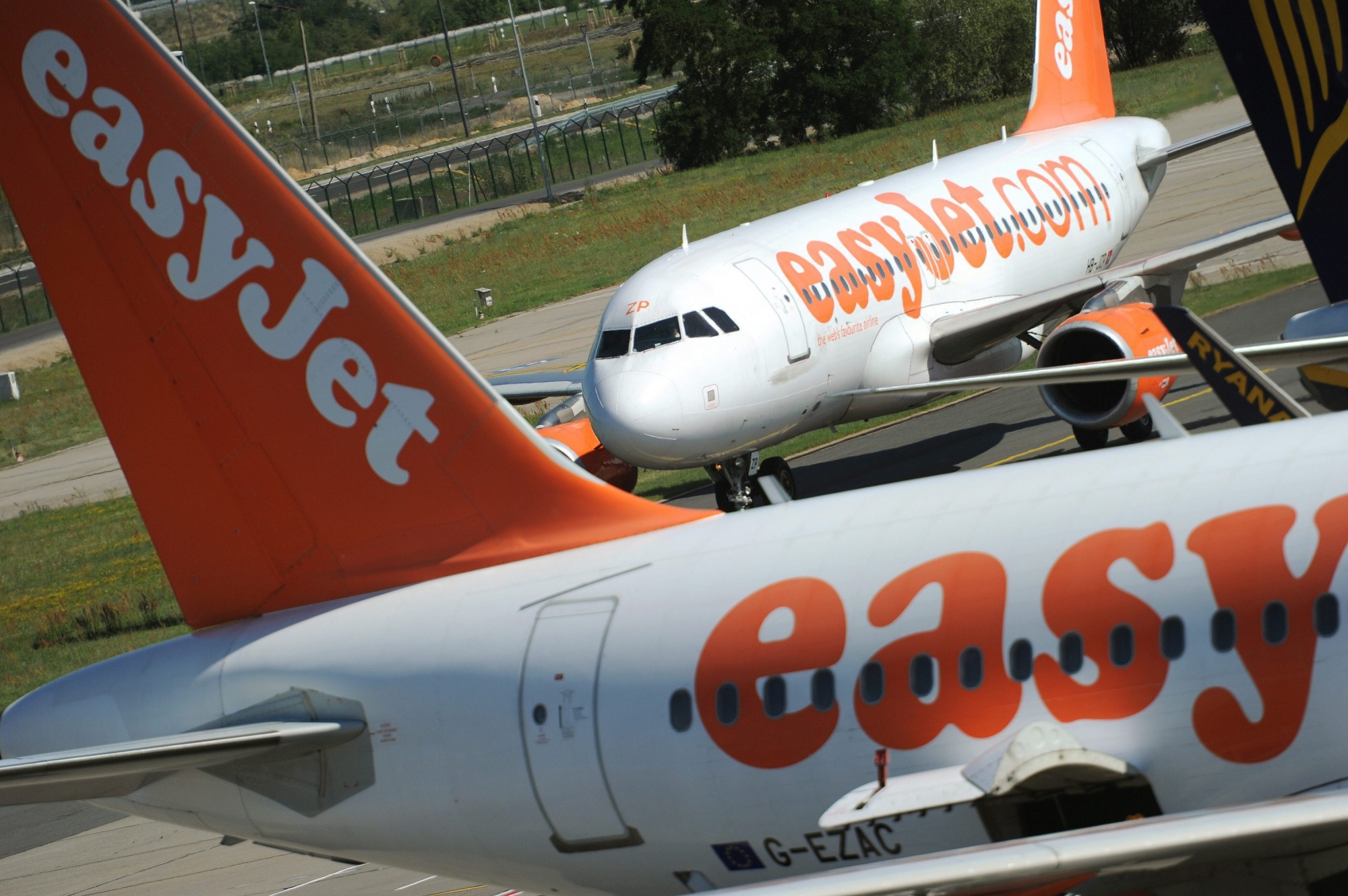 epa02798507 An airplane from the British airline Easyjet rolls down the runway at Berlin-Schoenefeld Airport in Schoenefeld, near Berlin, Germany, 27 June 2011. The German Verdi trade union has polled 240 flight attendants as well as 110 pilots of the company and the ballots will be counted 27 June 2011, at 2:00 pm. There will be an unlimited strike if 75 per cent of the polled Easyjet workers decide to strike, which in turn could lead to flight cancellations and delays in Germany at the beginning of the holiday season.  EPA/HANNIBAL HANSCHKE GERMANY ECONOMY EASYJET