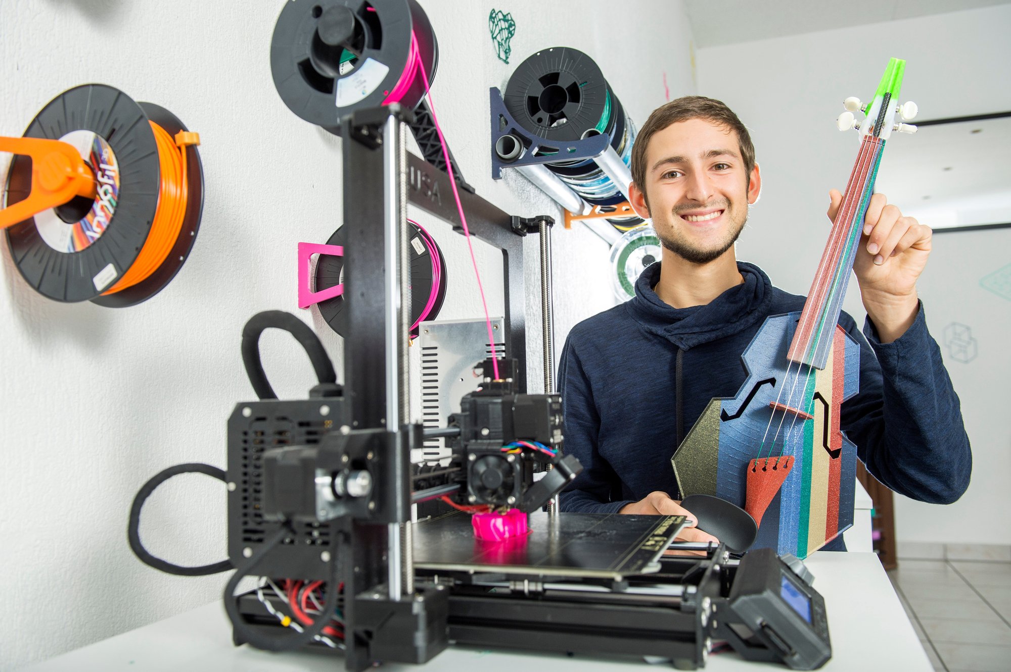 Garrett Wollam a créé un violon tout en plastique dans son atelier, avec ses imprimantes 3D.