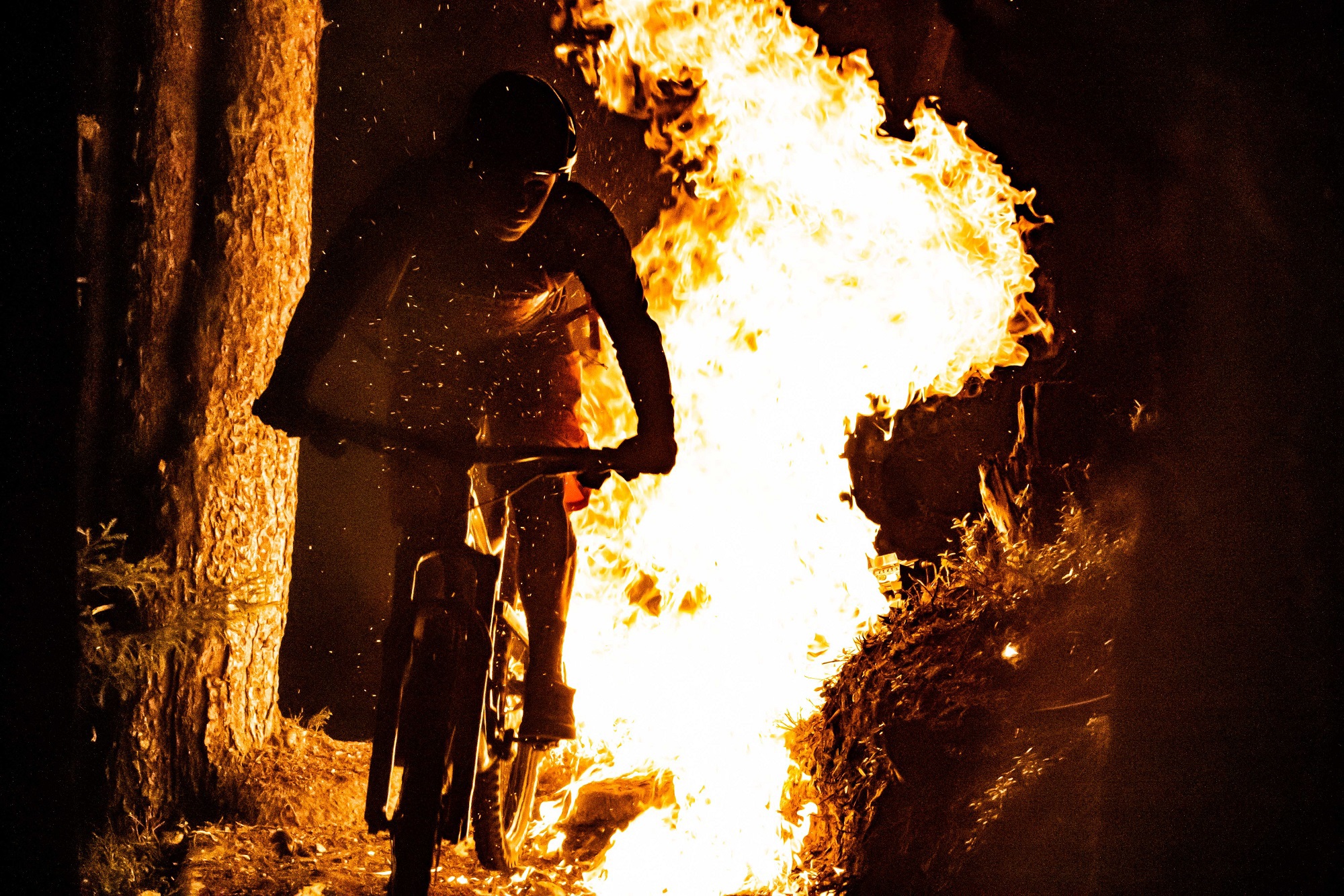 Ludo May a joué avec le feu sur son vélo.