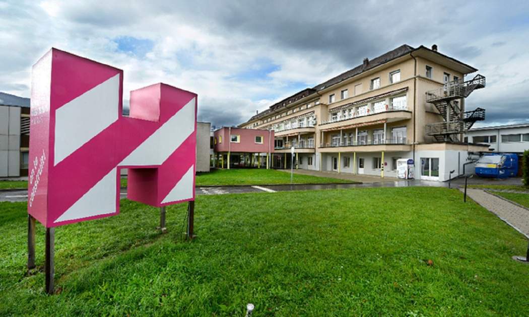 L'hôpital d'Aigle a fermé ses portes jeudi 14 novembre. A terme, le bâtiment sera détruit et un gymnase devrait être construit.