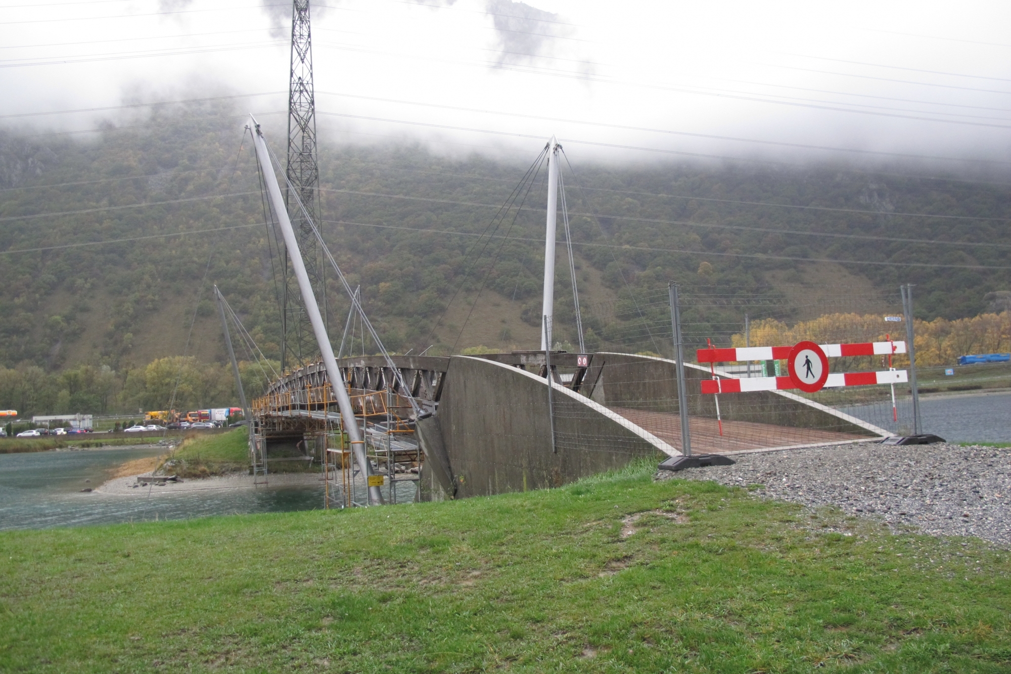 Deux semaines de travaux préparatoires seront nécessaires avant la dépose proprement dite de l'actuelle passerelle du Rosel.