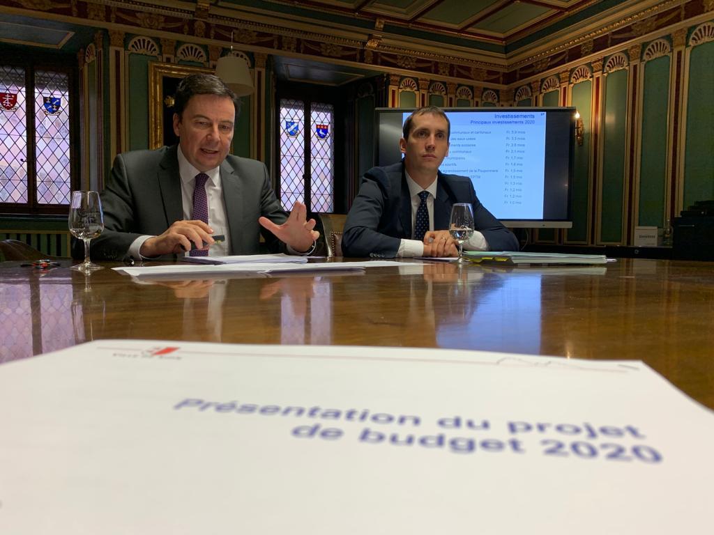 Le président Philippe Varone (à gauche) et Patrick Dondainaz, chef du Service des finances, ont présenté le budget 2020 à la presse ce jeudi.