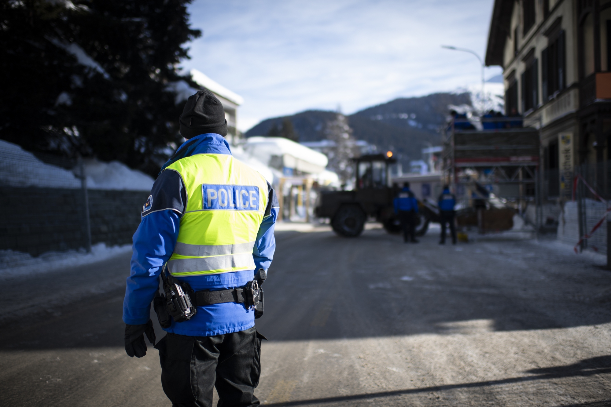 Des gendarmes de la Suisse entière participent à la sécurisation de l'événement davosien.
