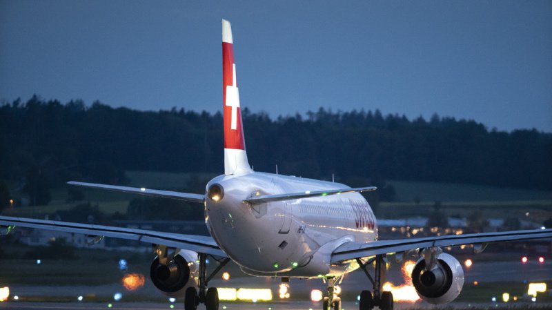 Prendre l'avion devrait bientôt coûter plus cher en Suisse. (Illustration)