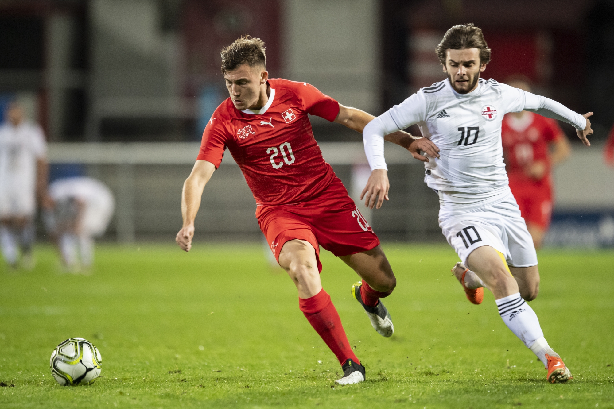 Filip Stojilkovic porte le maillot de l'équipe de Suisse des moins de 21 ans lors du match de qualification pour l'Euro M21 face à la Géorgie.