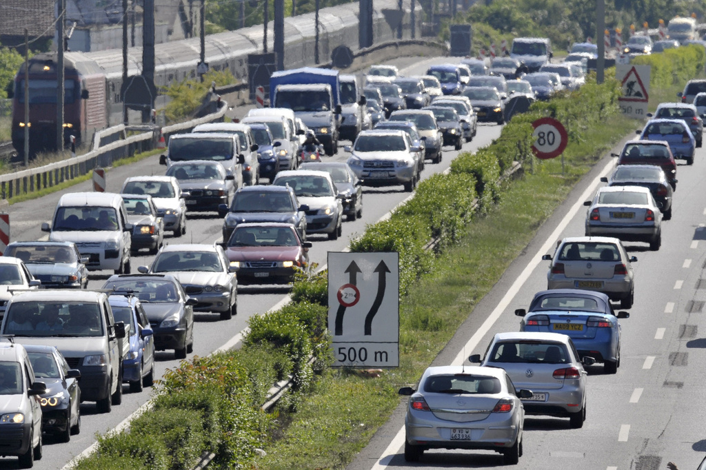 Les impôts et les taxes existants devraient être remplacés par une redevance liée au kilométrage. (illustration)