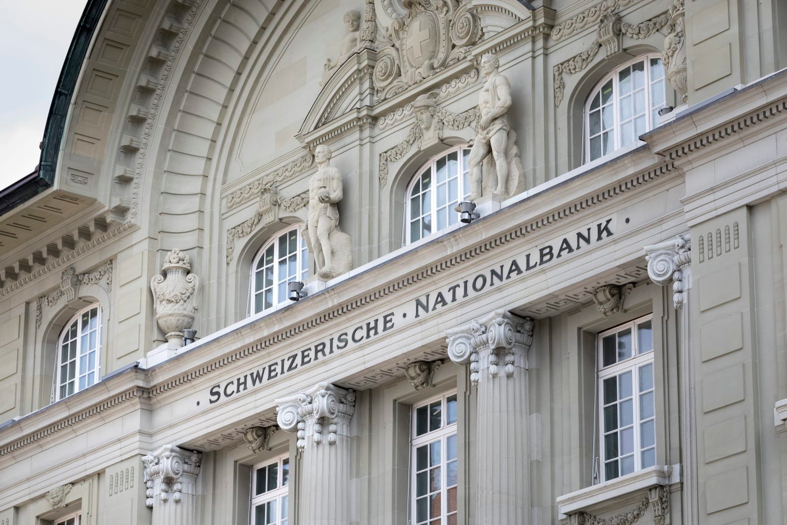 ARCHIVBILD ZUM GESCHAEFTSBERICHT 2017 DER NATIONALBANK, AM DONNERSTAG, 22. MAERZ 2018 - The facade of the Swiss National Bank SNB at Bundesplatz in Berne, Switzerland, pictured on March 12, 2018. (KEYSTONE/Gaetan Bally)

Die Fassade der Schweizerischen Nationalbank SNB am Bundesplatz in Bern, aufgenommen am 12. Maerz 2018. (KEYSTONE/Gaetan Bally) SCHWEIZ BERN SCHWEIZERISCHE NATIONALBANK SNB