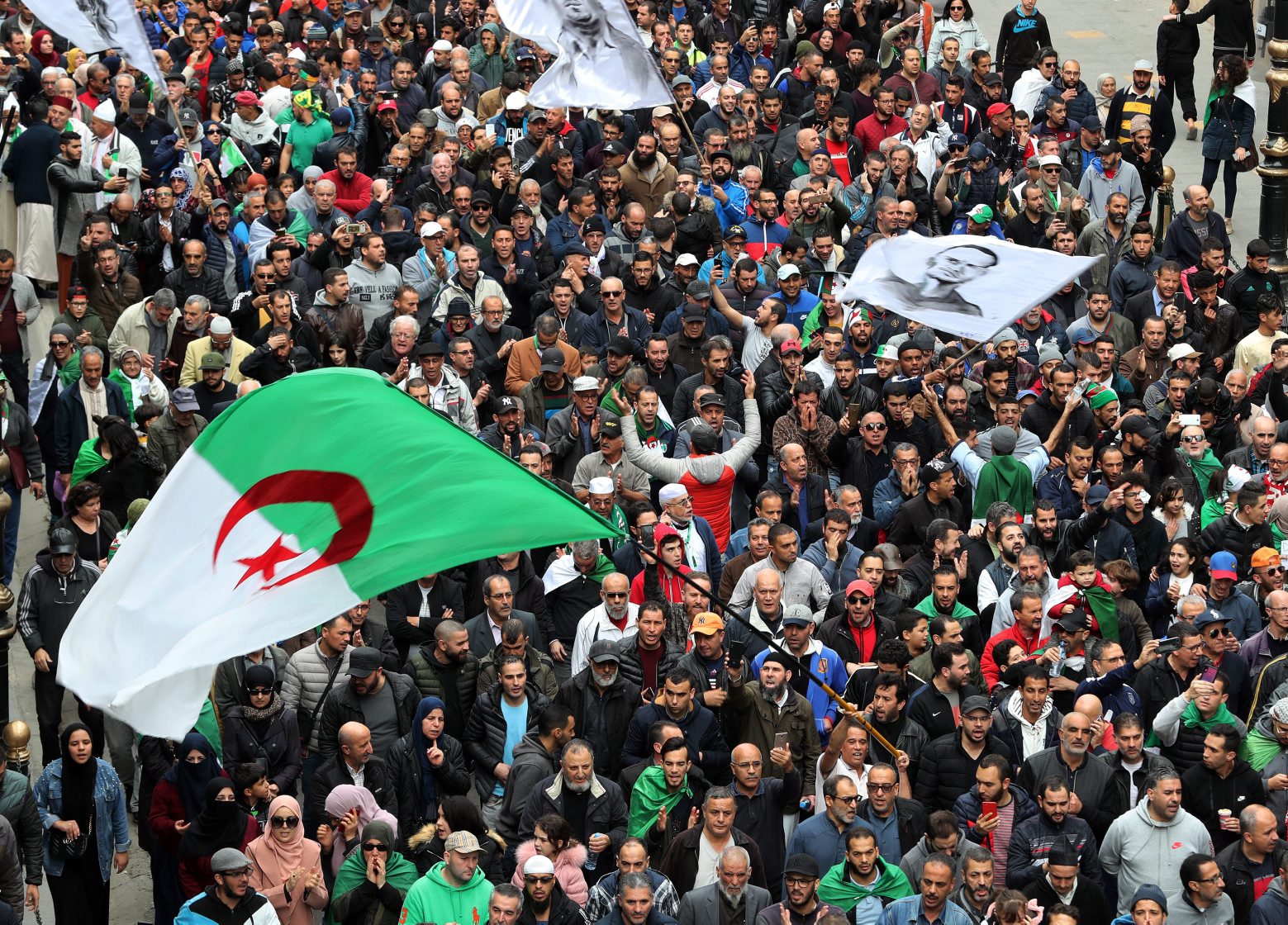 epa08083790 Protesters march during an anti-government demonstration in Algiers, Algeria, 20 December 2019. Protests were held a day after the new president Tebboune was sworn in.  EPA/MOHAMED MESSARA ALGERIA PROTESTS