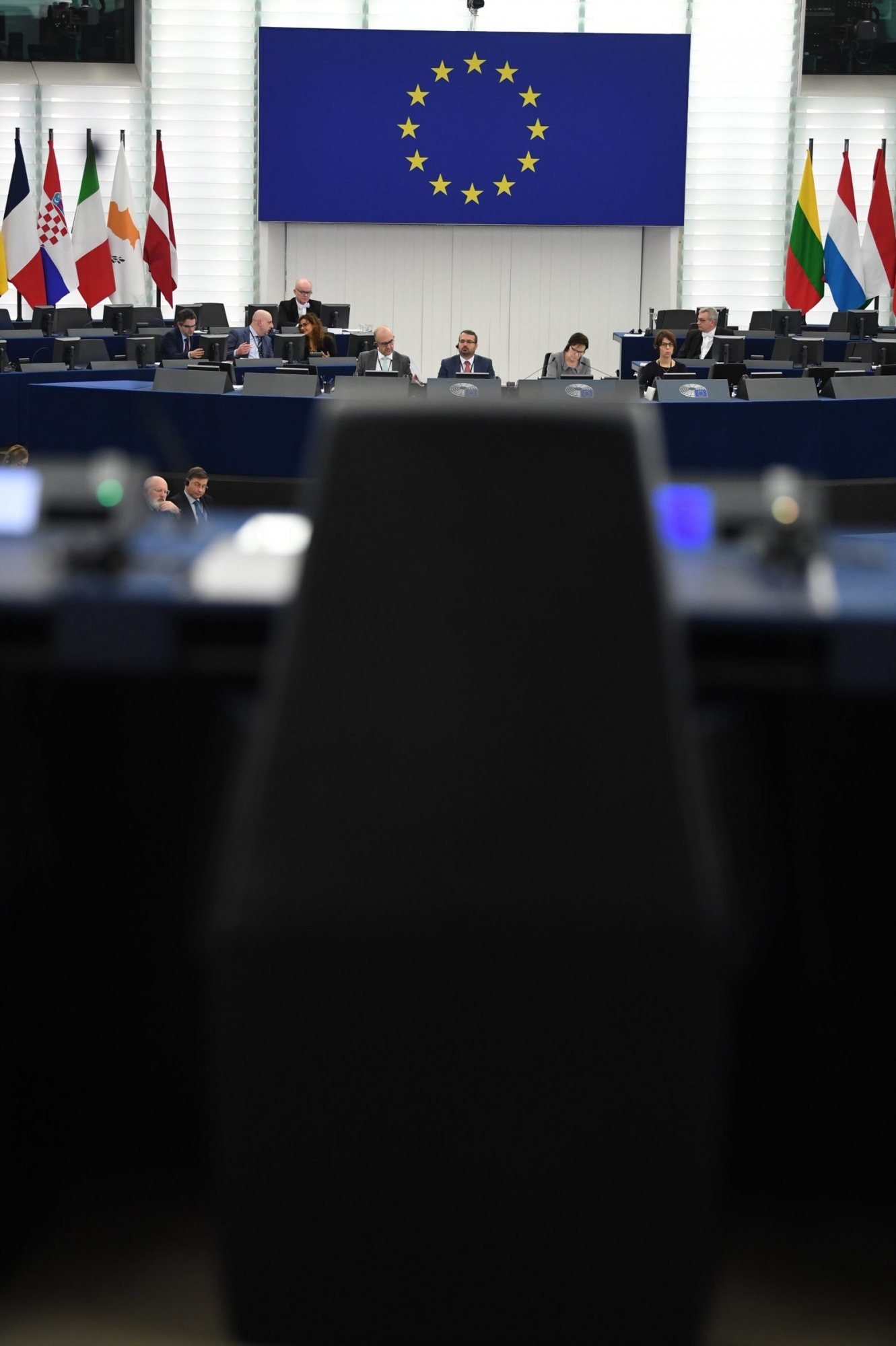 epa08127801 Empty chairs are in front of the European flag before the debate on the consequences of the latest confrontation between the US and Iran at the European Parliament in Strasbourg, France, 14 January 2020.  EPA/PATRICK SEEGER EUROPEAN PARLIAMENT FRANCE SPAIN