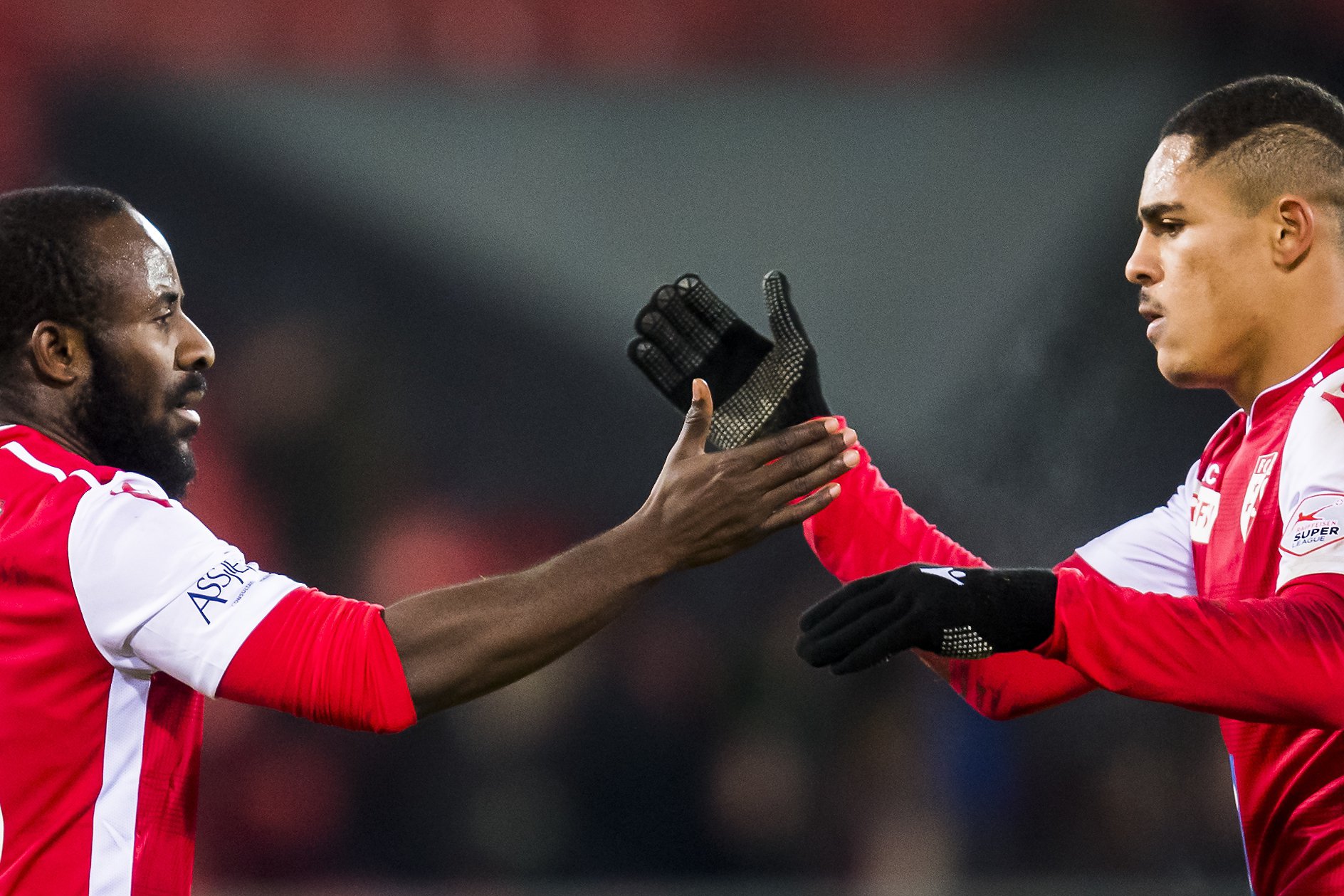 Seydou Doumbia se réjouit avec Cleilton Itaitinga après avoir marqué le deuxième but du FC Sion contre le FC Thoune.