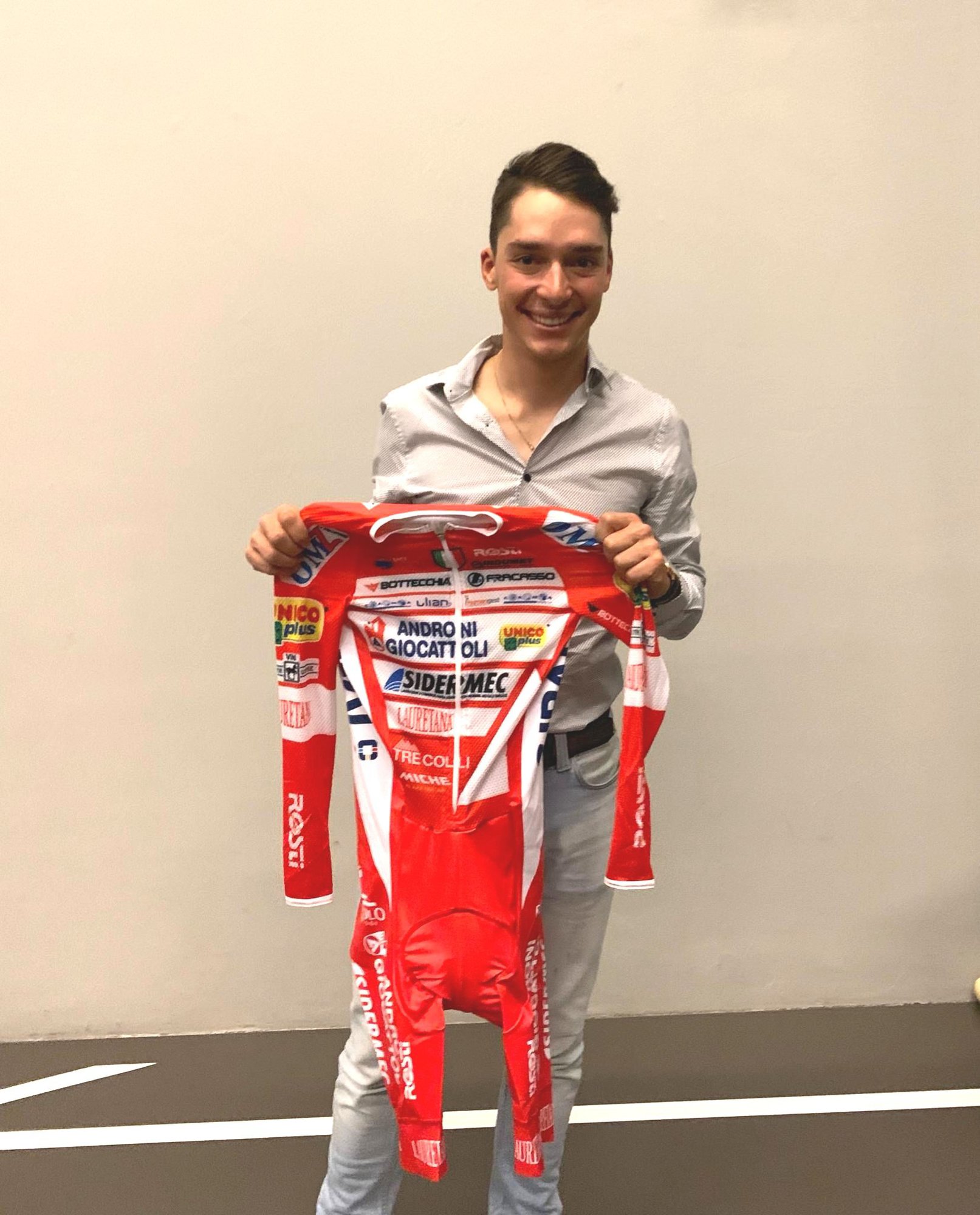 Simon Pellaud pourrait exhiber son nouveau maillot sur les routes italiennes en mai prochain.