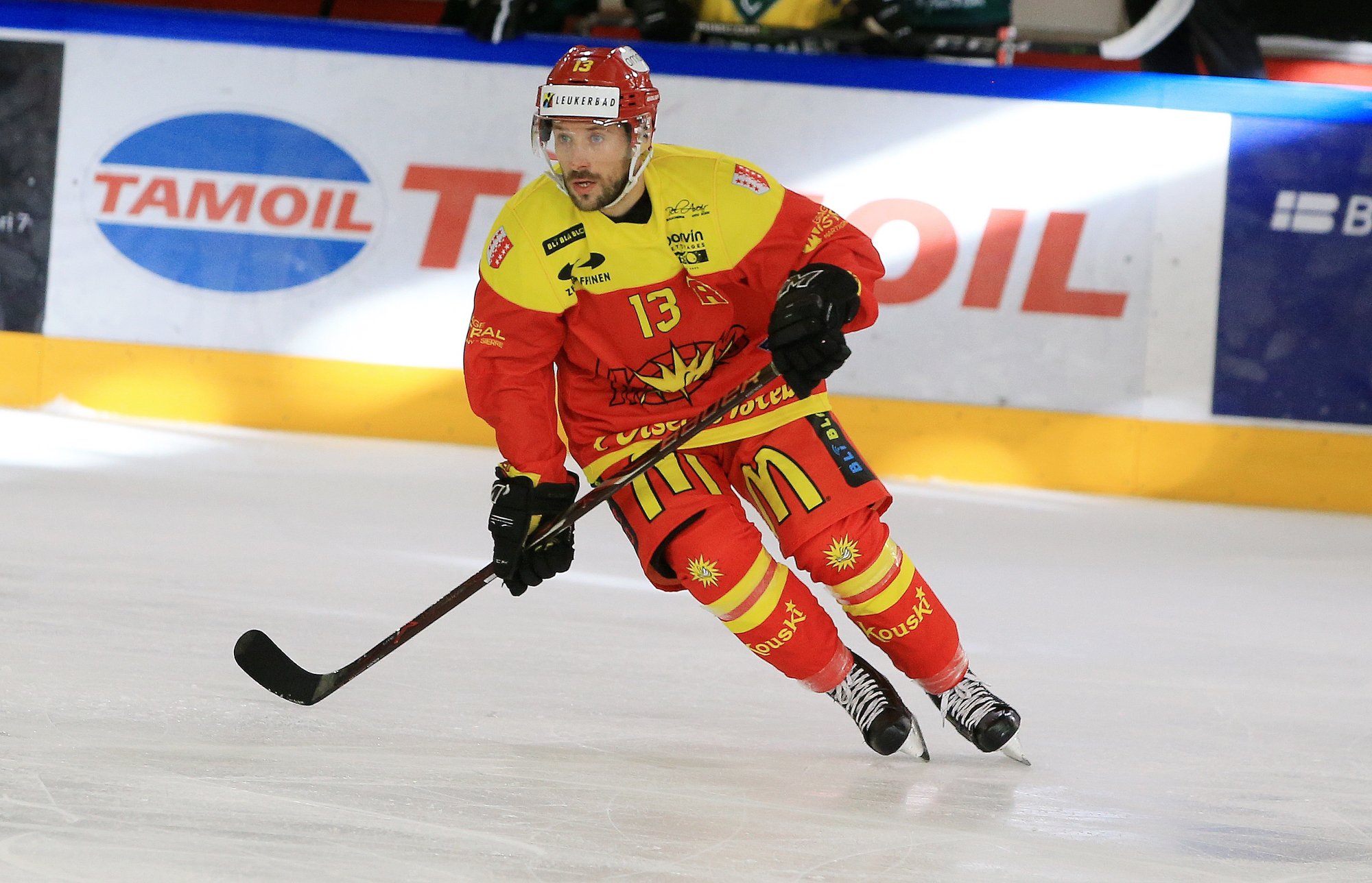 Rémy Rimann est l'un des seuls joueurs de ligue nationale à concilier le hockey avec une activité professionnelle à plein temps.