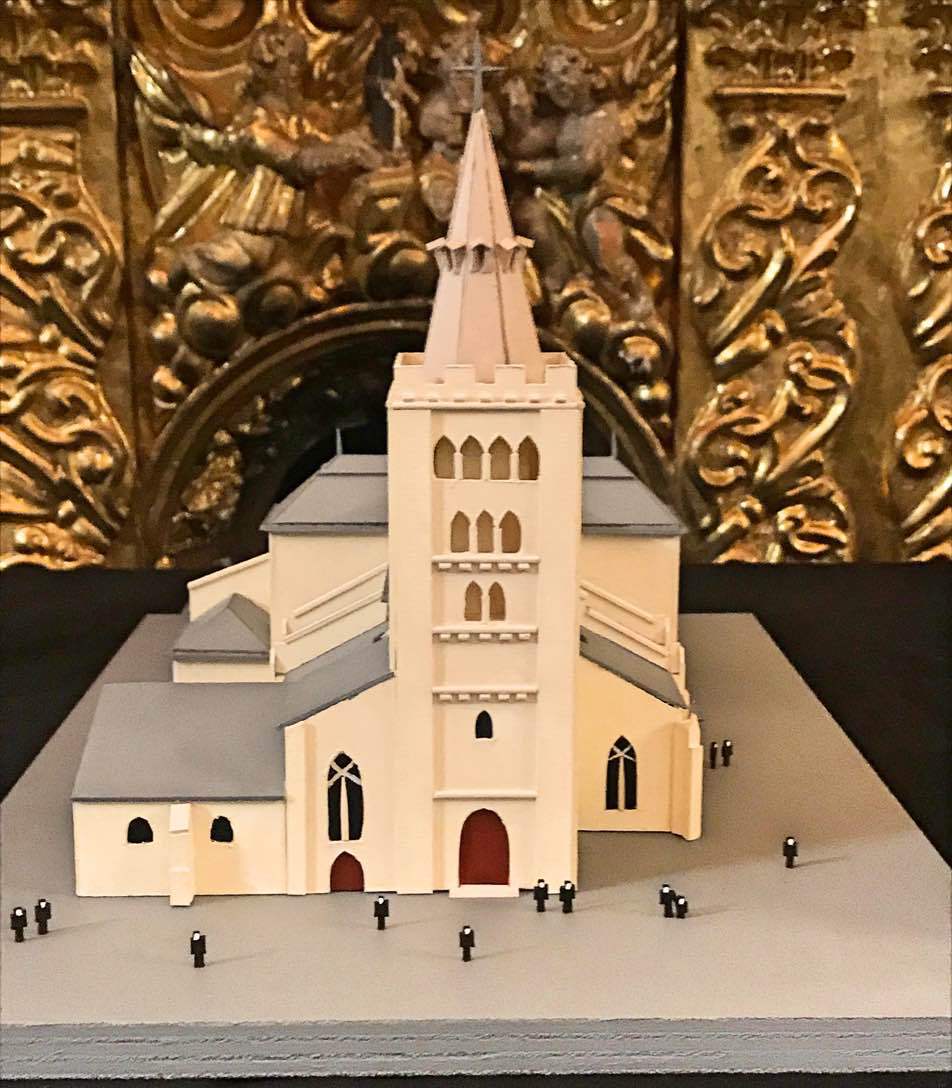 La cathédrale de Sion reconstituée avec minutie, et à l'échelle, par l’artiste-historien et maquettiste fribourgeois d’origine brésilienne Luciano Xavier Dos Santos.