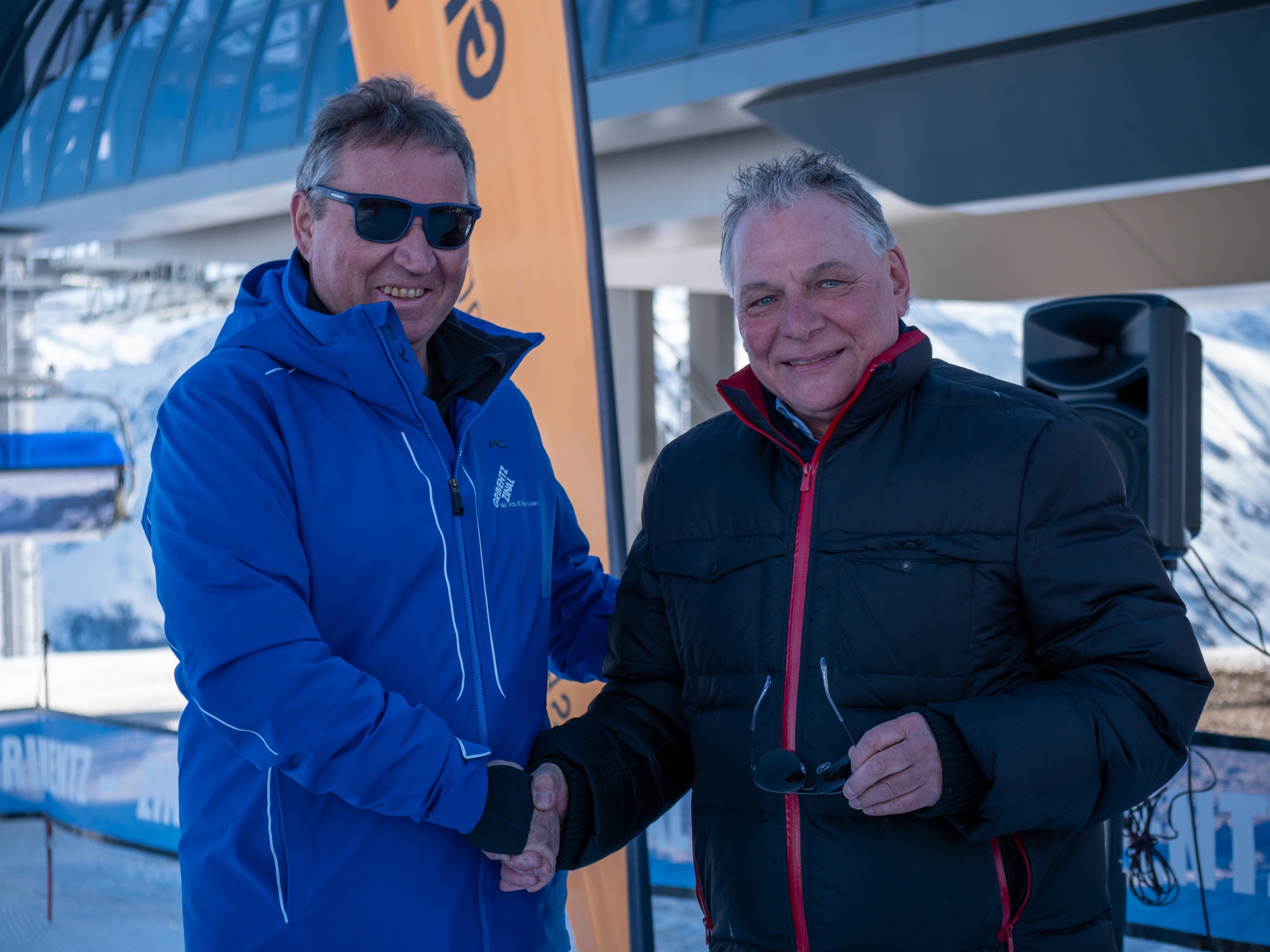 Simon Crettaz, président des Remontées mécaniques Grimentz-Zinal, et Jacques Melly, Conseiller d'Etat, ont inauguré samedi le nouveau télésiège du Col du Pouce.