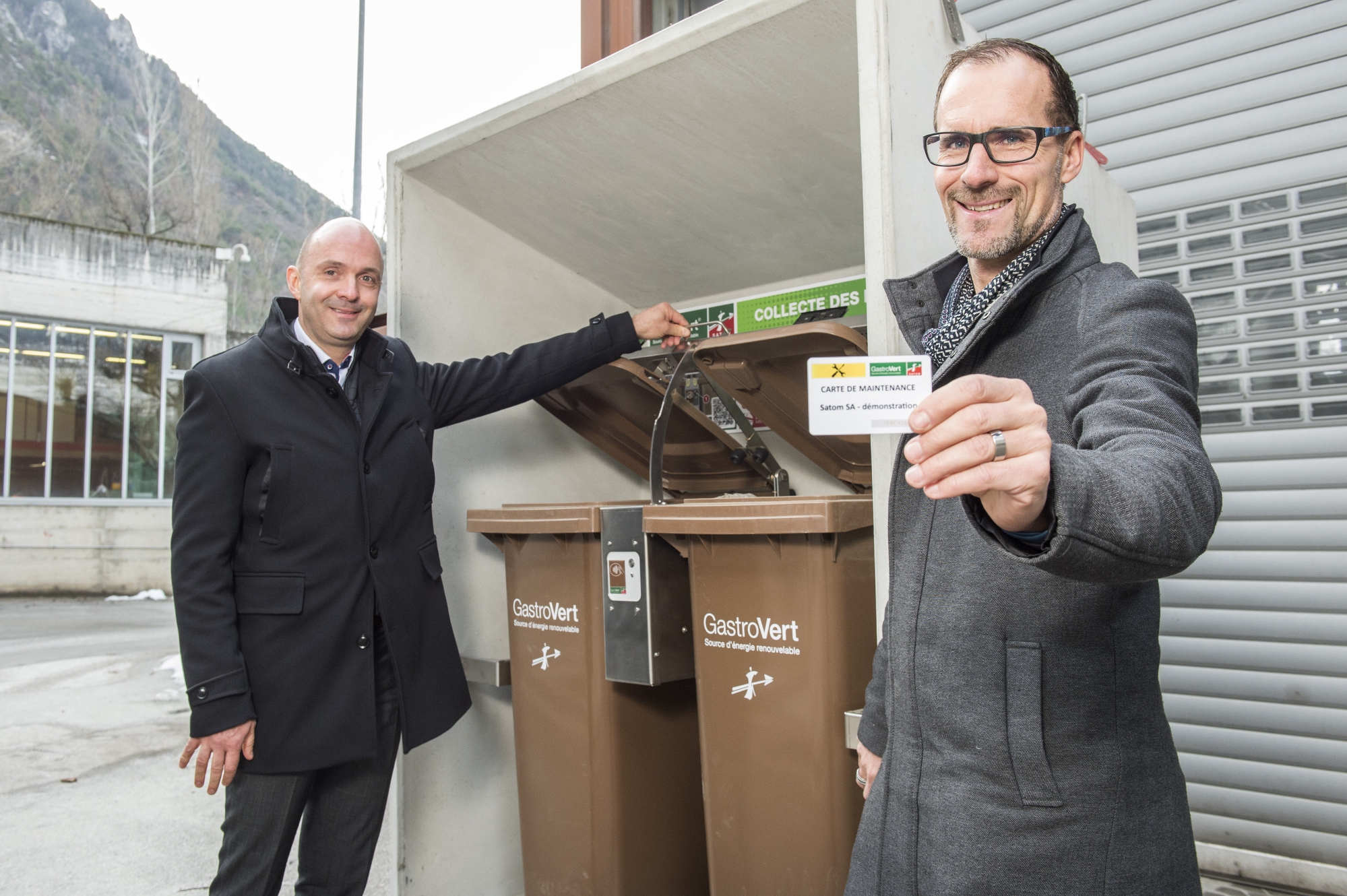 Daniel Baillifard (à gauche) et Bertrand Yerly ont signé un partenariat pour mieux valoriser les déchets alimentaires.