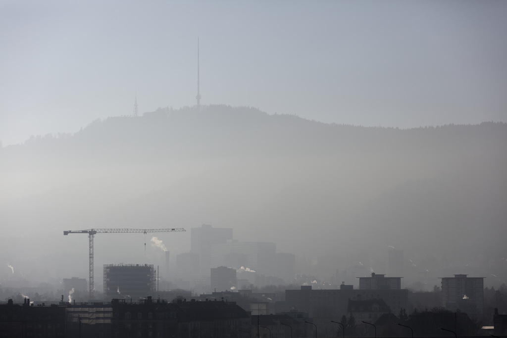 Les Suisses étaient 34% en 2019 à s'estimer dérangés par la pollution de l'air, contre 19% en 2015 et 17% en 2011.