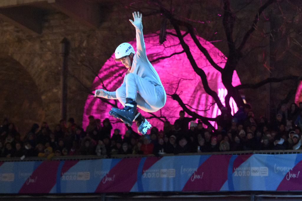 Un jeune skateur est la figure centrale du spectacle.