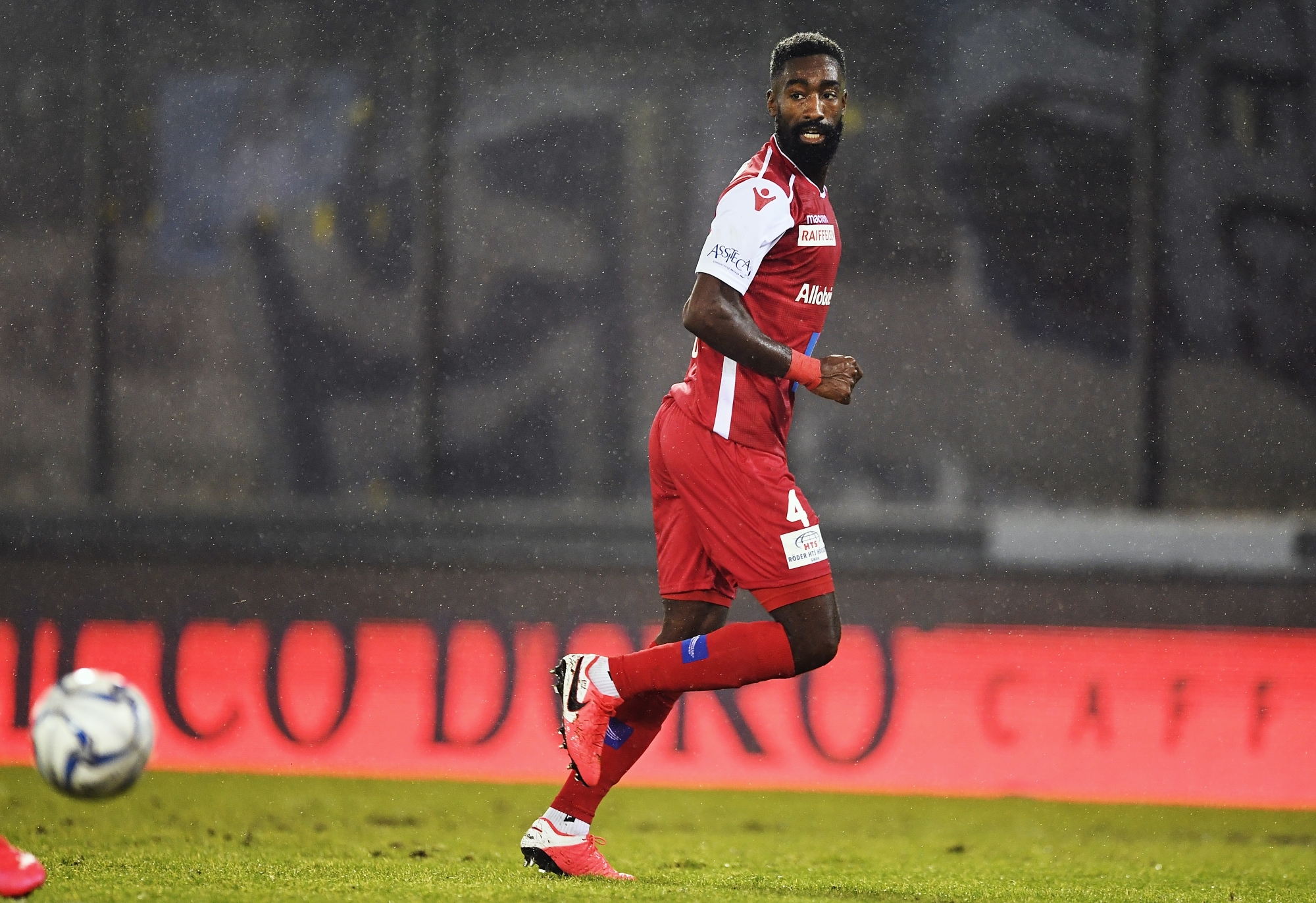 Johan Djourou sera-t-il titularisé au stade de Suisse samedi contre les Young Boys?