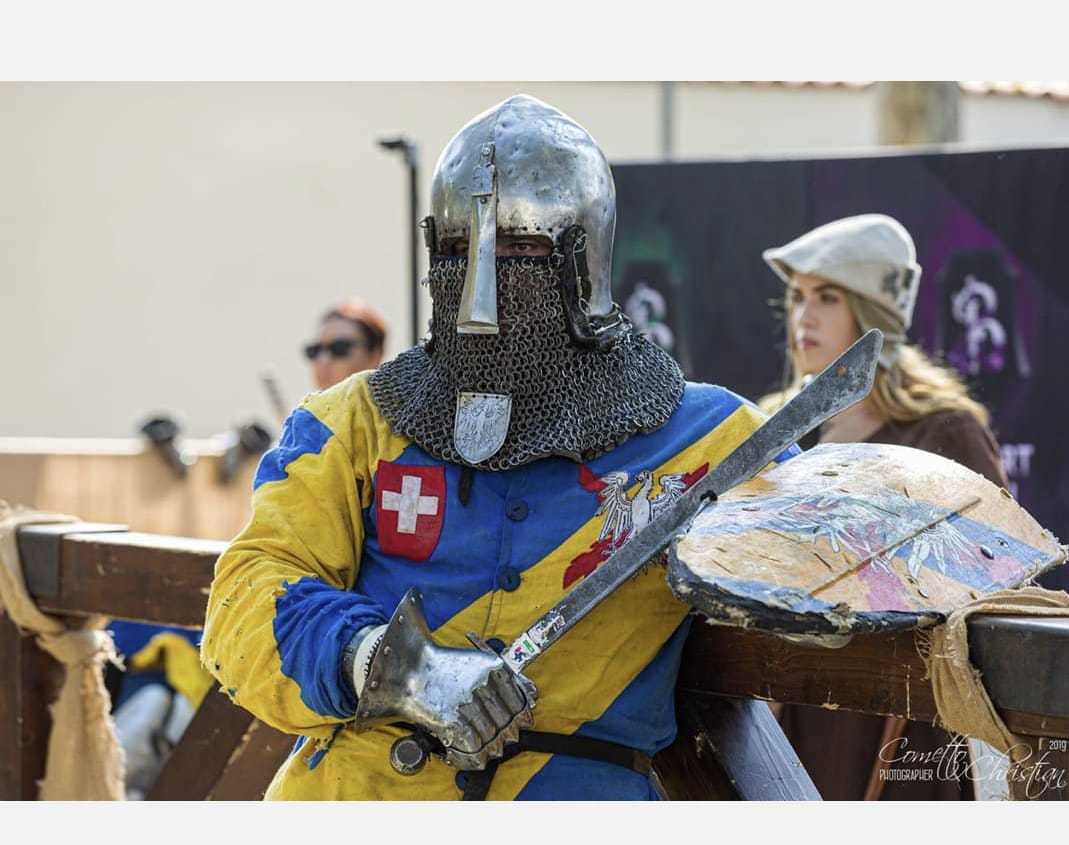 Le Valaisan Fabien Zufferey dans sa tenue de combat médiéval.