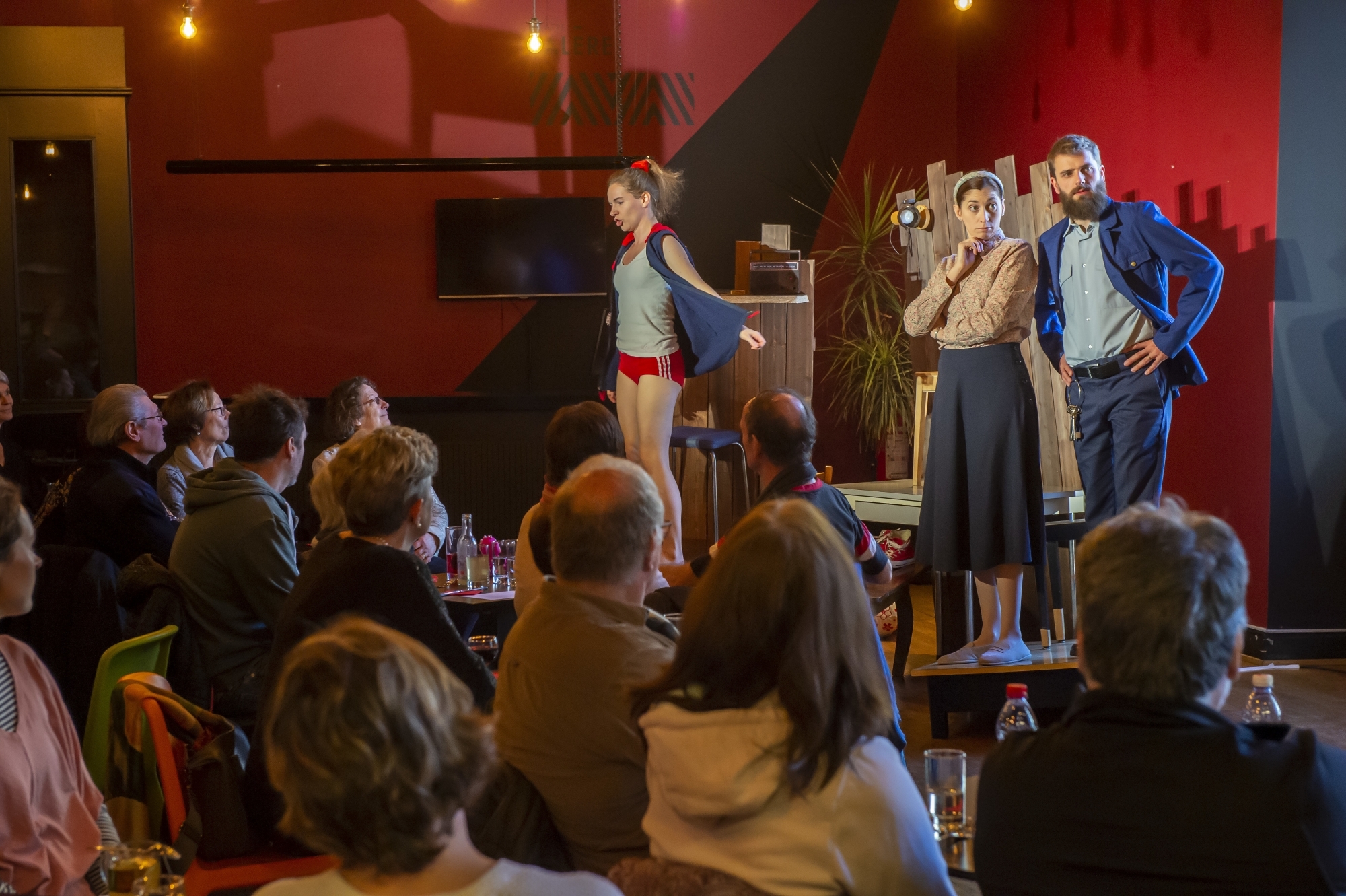 La compagnie Frakt' a su captiver le public du Théâtre de Valère qui avait faim de culture.