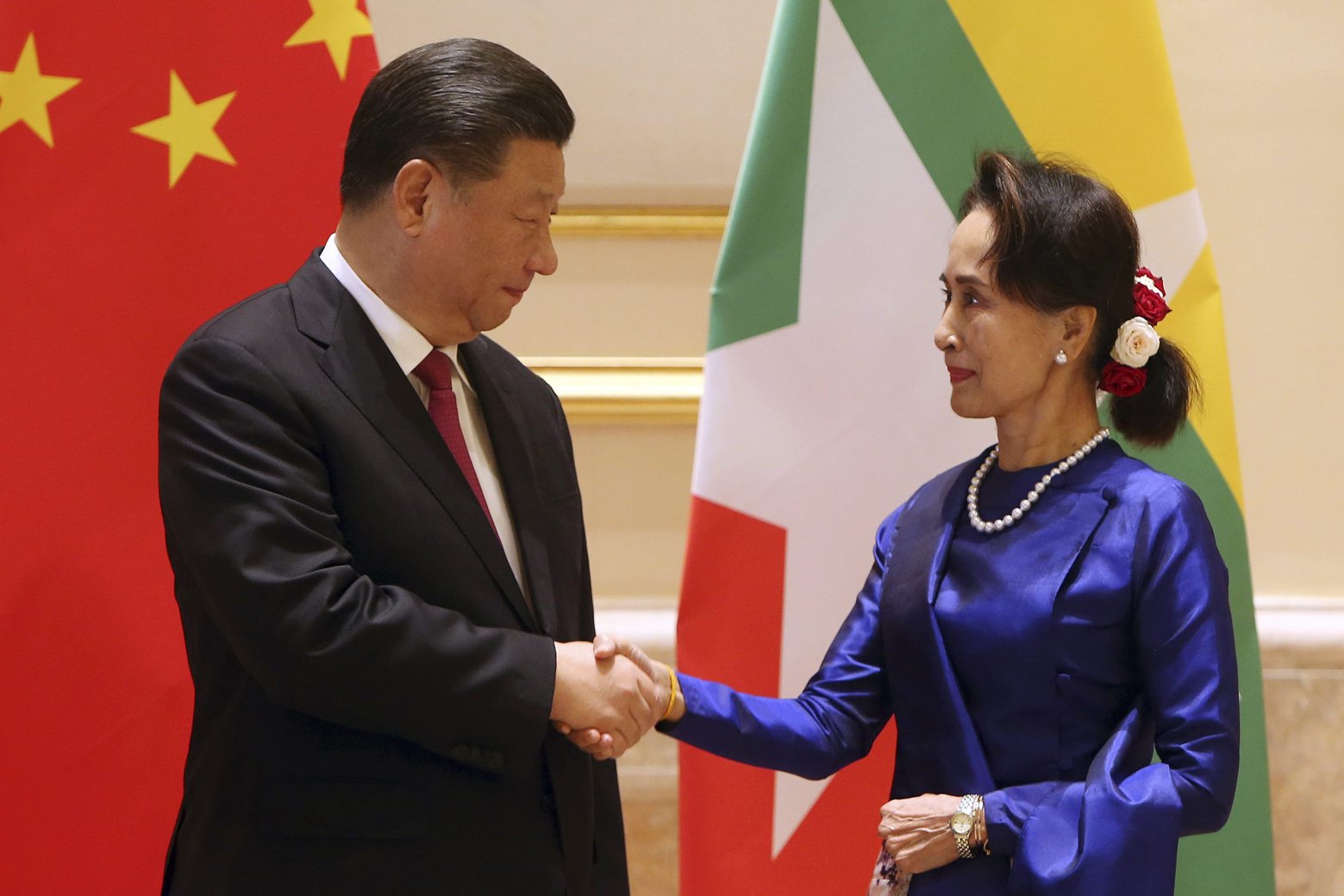 Myanmar's leader Aung San Suu Kyi, right, shakes hands with Chinese President Xi Jinping during their meeting at the Presidential Palace in Naypyitaw, Myanmar, Friday, Jan. 17, 2020. (AP Photo/Aung Shine Oo) Myanmar China