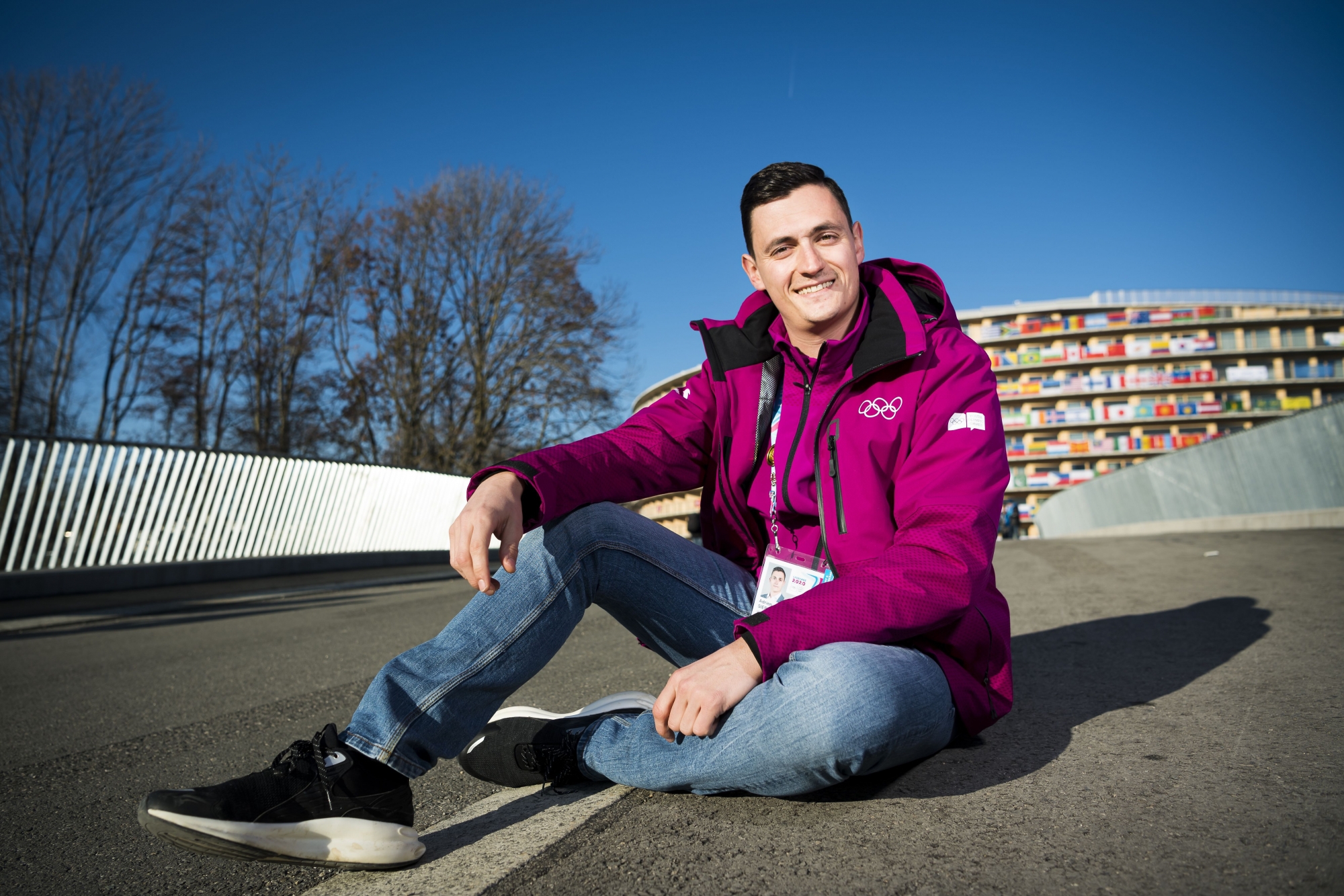 Adrien Sierro fréquente quotidiennement le village des athlètes des Jeux olympiques de la jeunesse de Lausanne.