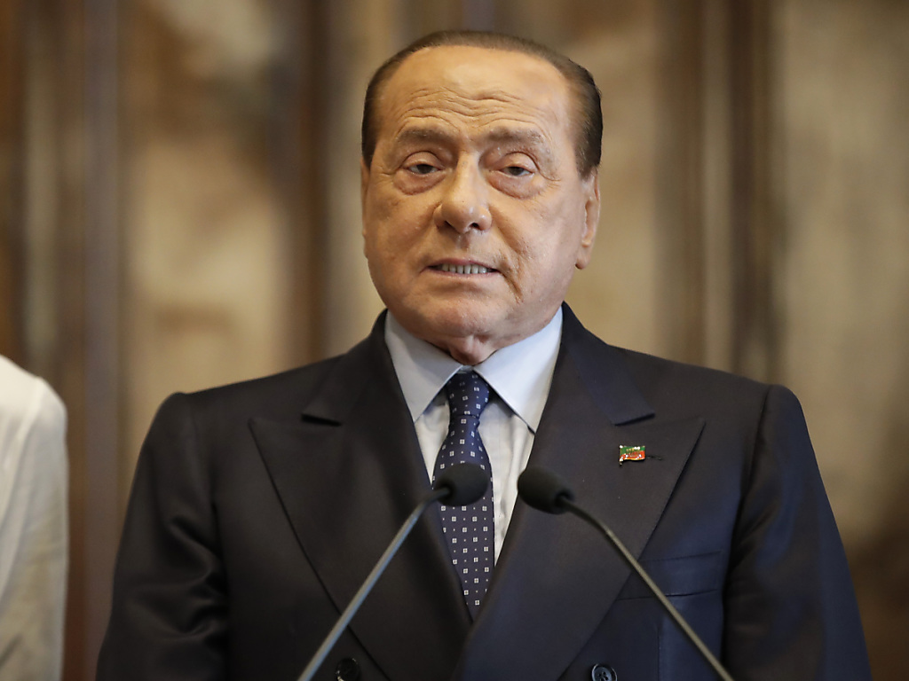 Ce nouveau procès porte sur les versements effectués par Silvio Berlusconi à diverses personnes ayant participé aux soirées "bunga-bunga", en échange de leur silence.