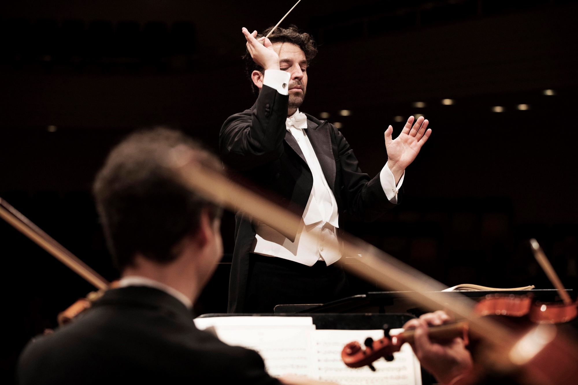 James Gaffigan revient aux sources avec le Verbier Festival Junior Orchestra.