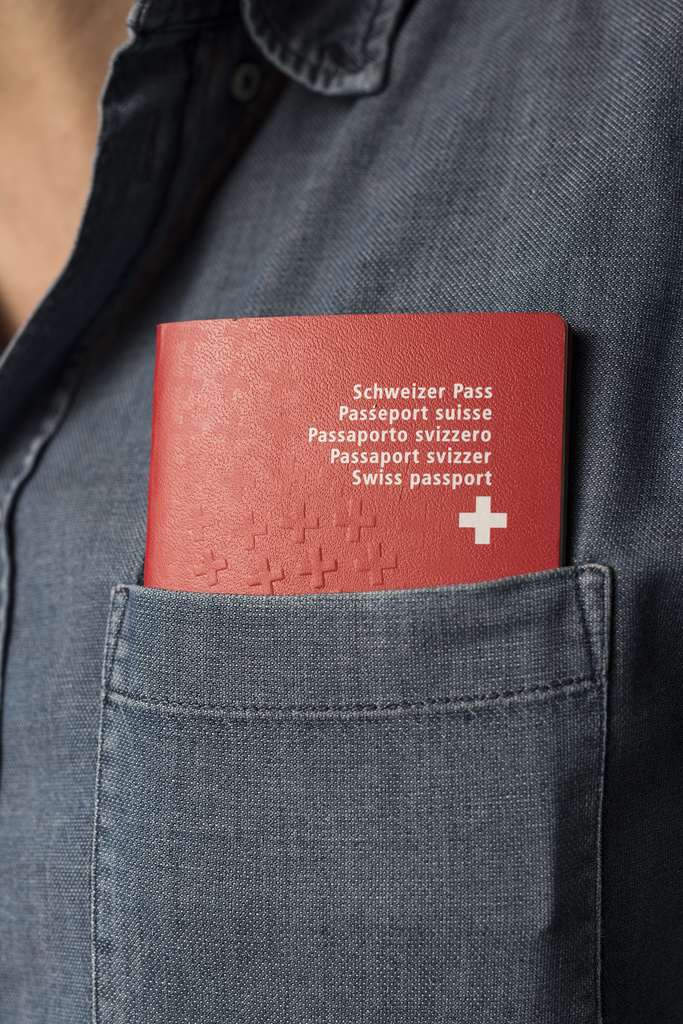 Selon une étude de l'Université de Genève, les Russes demandent le passeport rouge beaucoup plus souvent que les Italiens ou les Autrichiens.