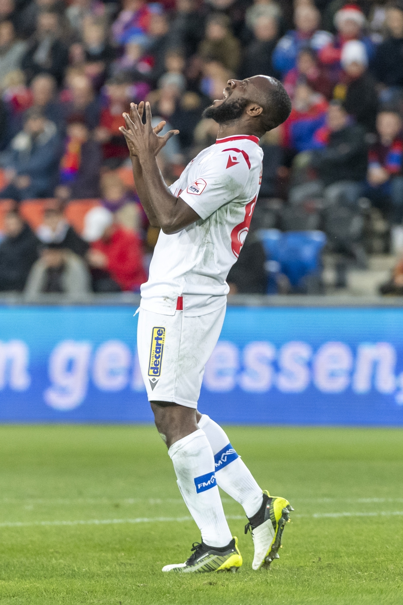 Seydou Doumbia se désespère après une occasion manquée lors du match contre le FC Bâle au stade Saint-Jacques 