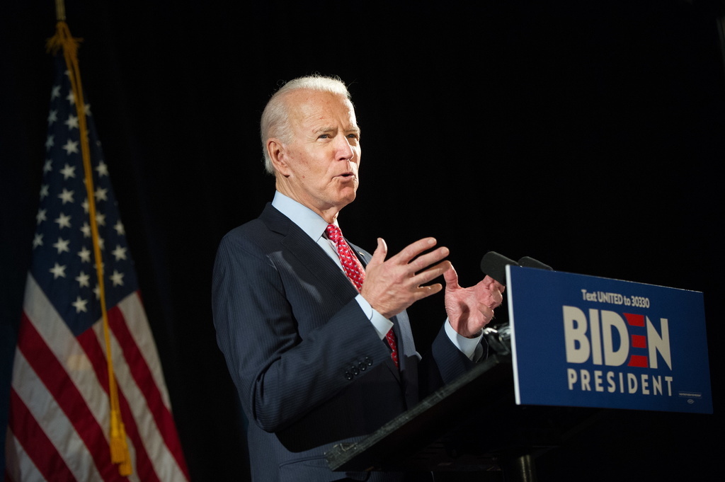 Le favori des primaires démocrates Joe Biden s'est engagé dimanche à choisir une femme comme candidate à la vice-présidence pour affronter Donald Trump (archives).