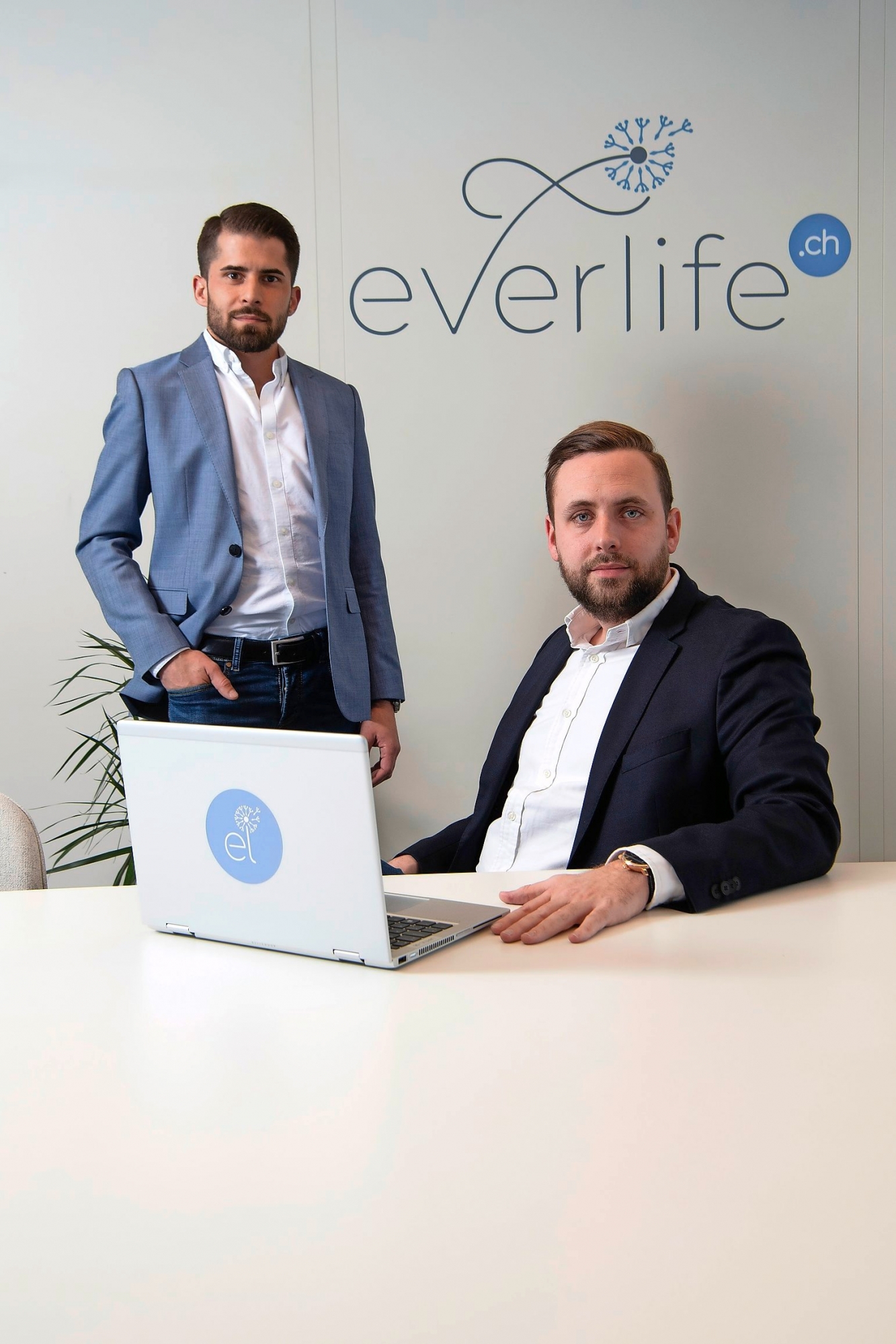 Lancement d'une start-up, Everlife.ch, intermédiaire funéraire en ligne.
Deux managers de la société, Fabrice Carrel, à gauche, et Christopher Englund
Photo Lib / Charly Rappo, Villars-sur-Glâne, 19.02.2020