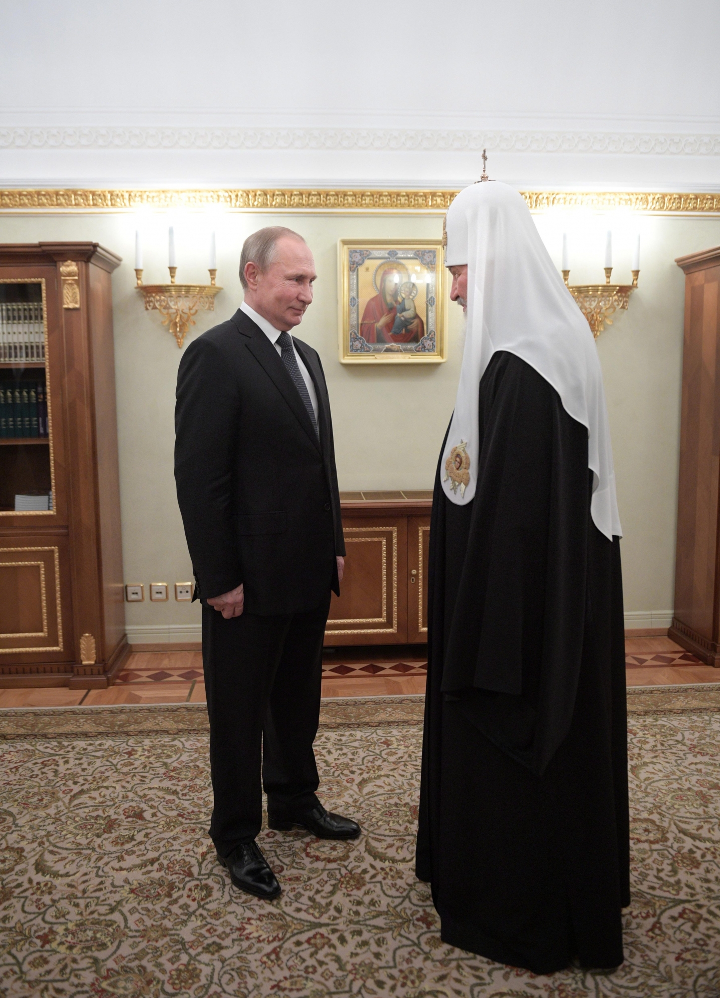 epa08184500 Russian President Vladimir Putin (L) congratulates Patriarch of Moscow and All Russia Kirill on the day of the 11th anniversary of his enthronement in Moscow, Russia, 01 February 2020. Metropolitan Kirill was elected Patriarch of Moscow and all Russia by the Local Council of the Russian Orthodox Church and enthroned on 01 February 2009, at the Cathedral of Christ the Saviour. EPA/ALEXEI DRUZHININ/SPUTNIK/KREMLIN / POOL MANDATORY CREDIT RUSSIA PUTIN AND PATRIARCH KIRILL