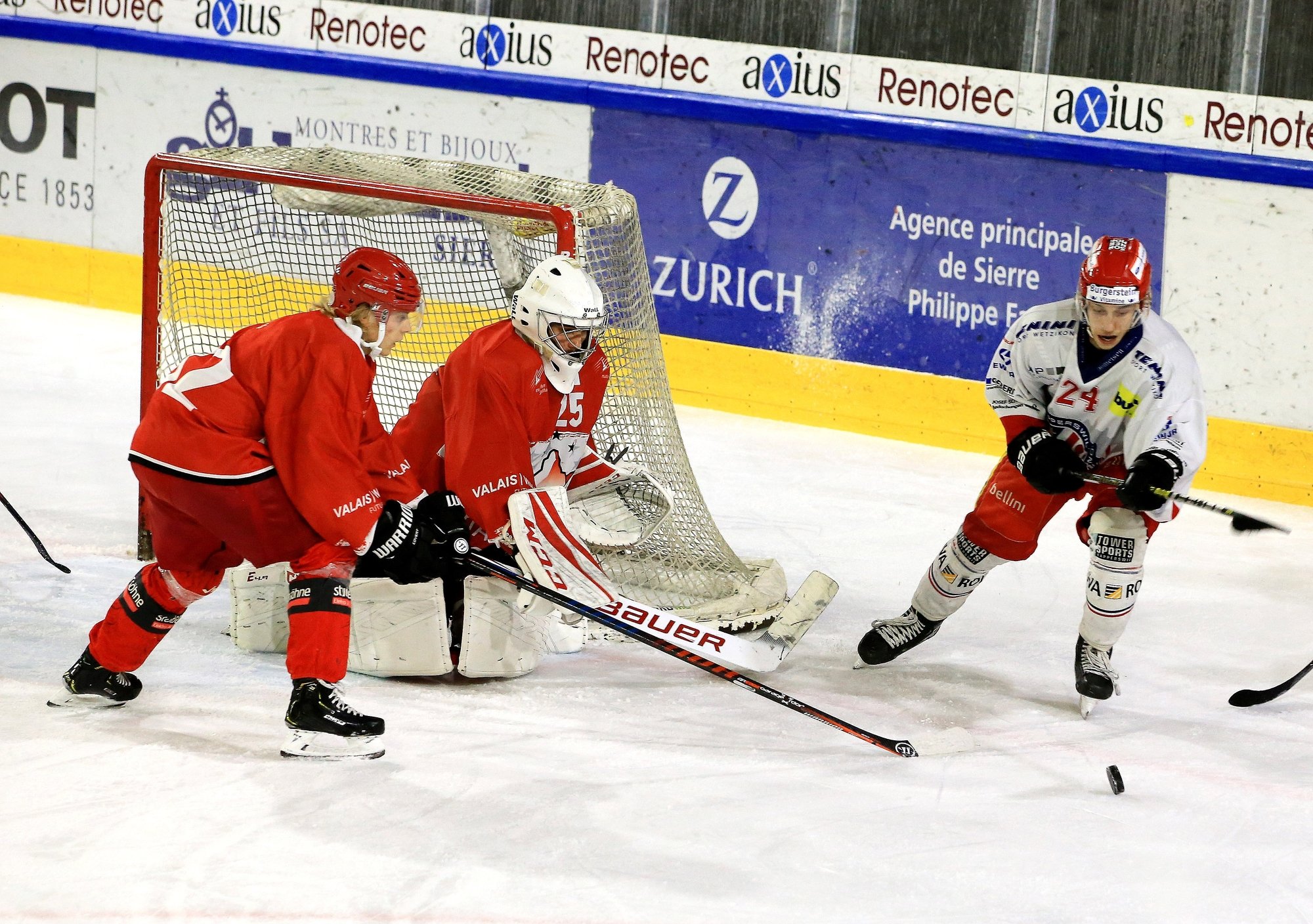 Valais-Wallis Future (en rouge) et Rapperswil se sont affrontés trois fois durant l'hiver. L'équipe valaisanne s'est inclinée deux fois.