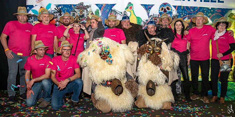 Les princes (en noir, au fond) accompagnés des Cassibrailles ont été présentés en février par le comité du carnaval de Florenville.