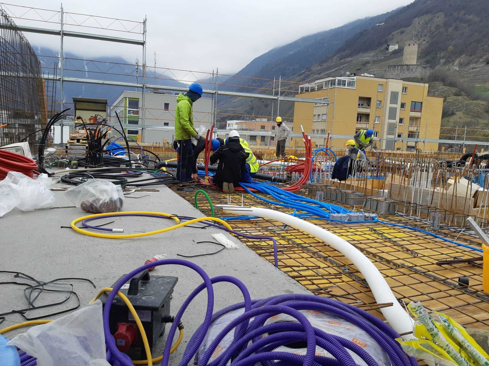 Sur les chantiers de grande ou de petite envergure, la distance sociale est difficile à respecter.