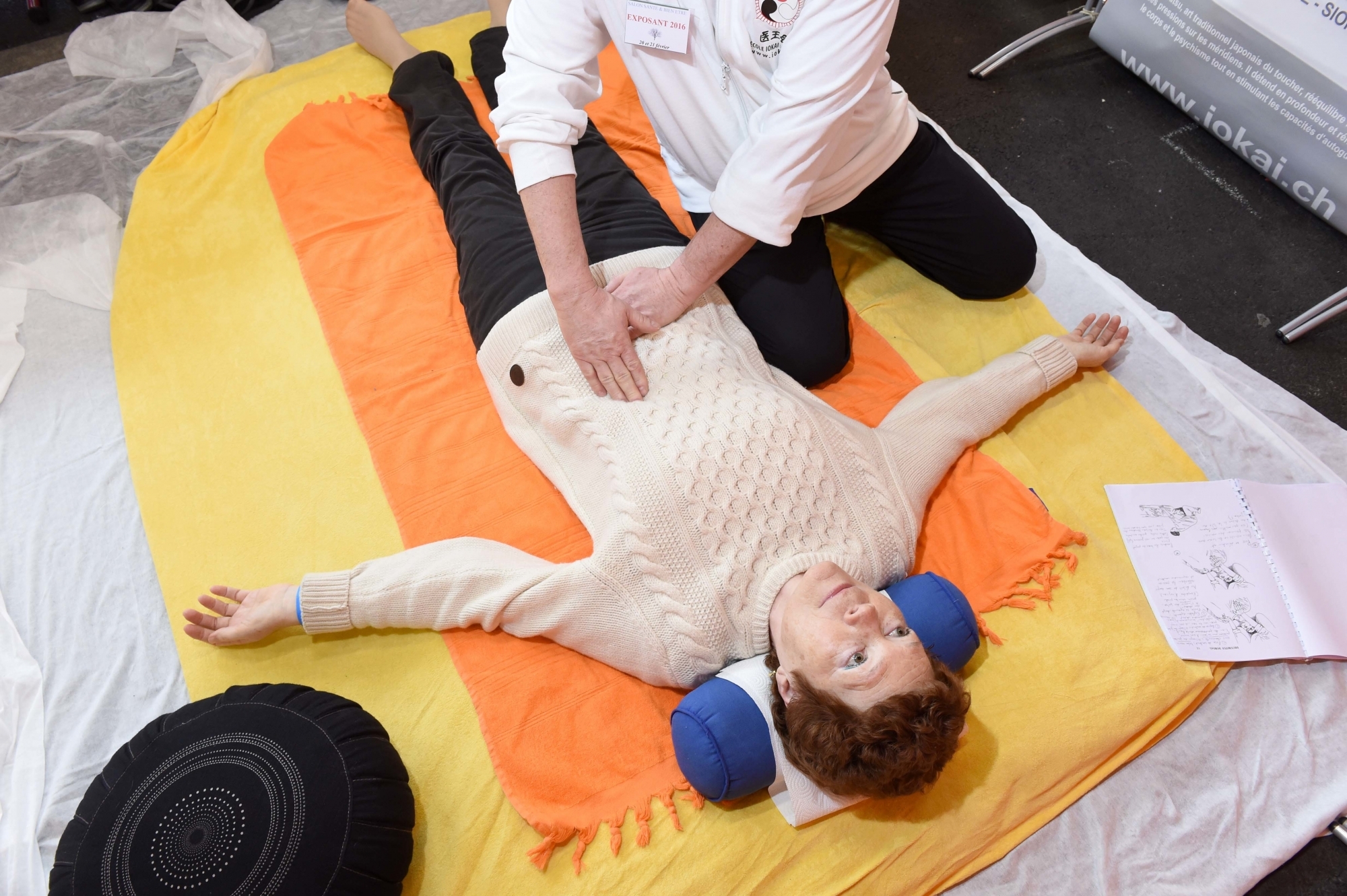 Au salon Santé & bien-être, les visiteurs peuvent tester des méthodes de soins et de massage, comme ici le shiatsu.