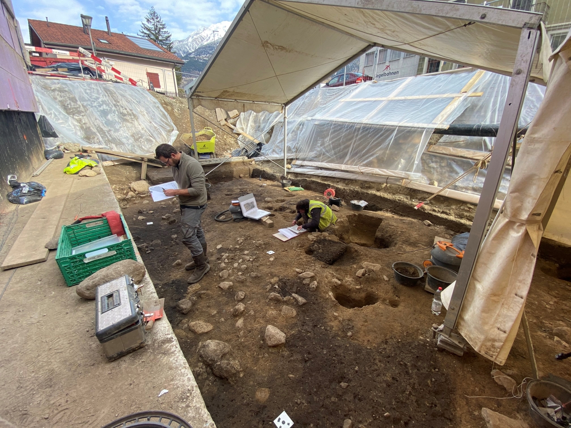 Une vue du chantier lorsqu'il était en cours de fouille, à Naters. 